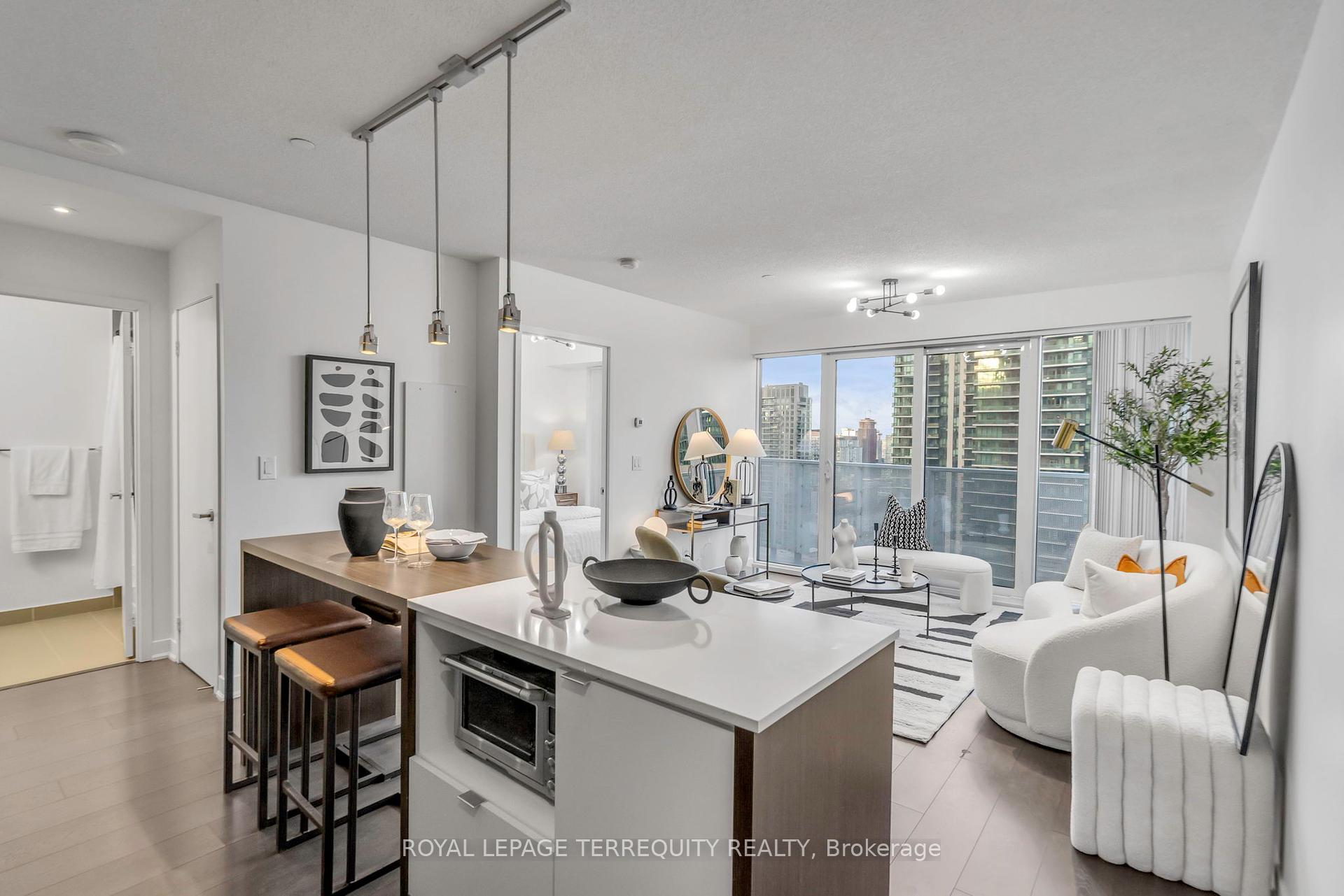 1 Bedroom Condo at 88 Harbour, Toronto For sale