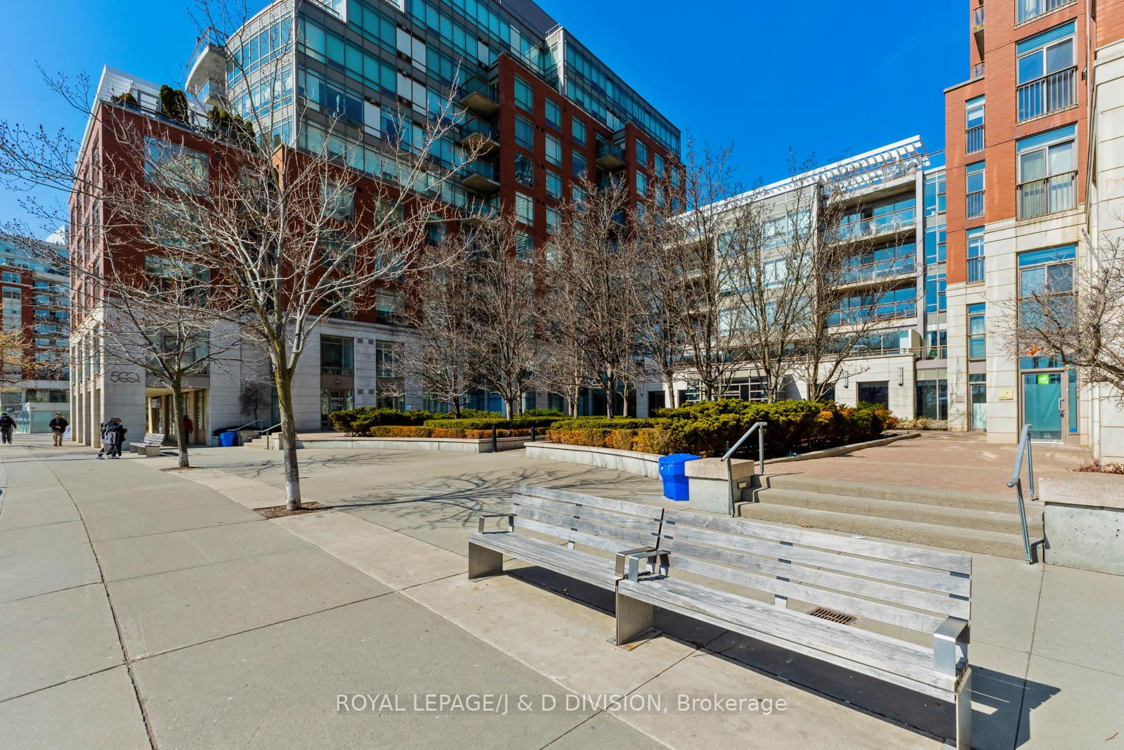 2 Bedrooms Condo at 500 Queens,  Toronto For sale