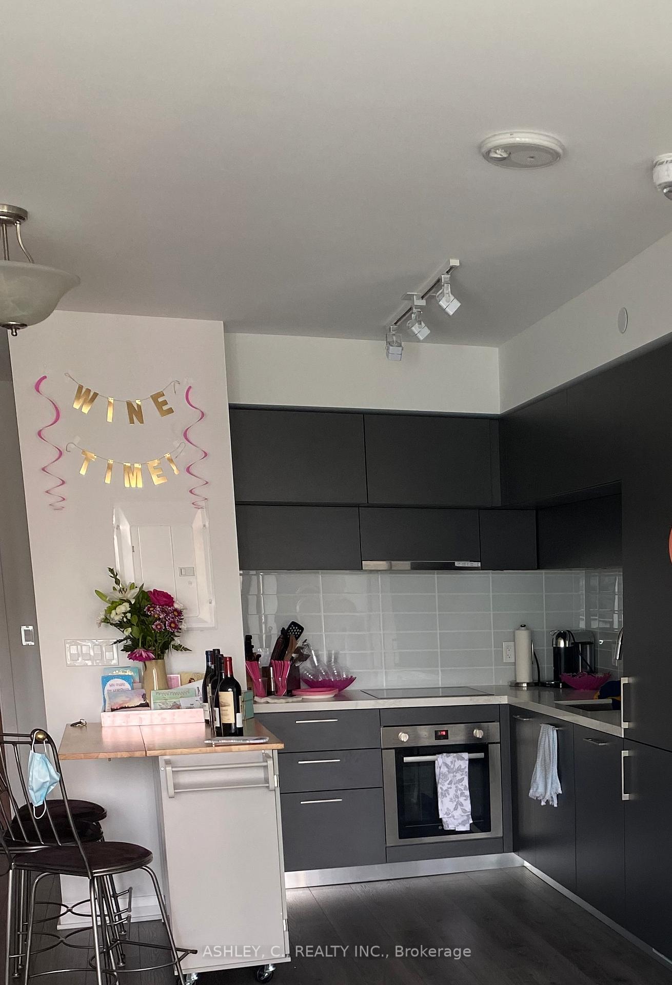 1 Bedroom Condo at 99 Foxbar,  Toronto For sale