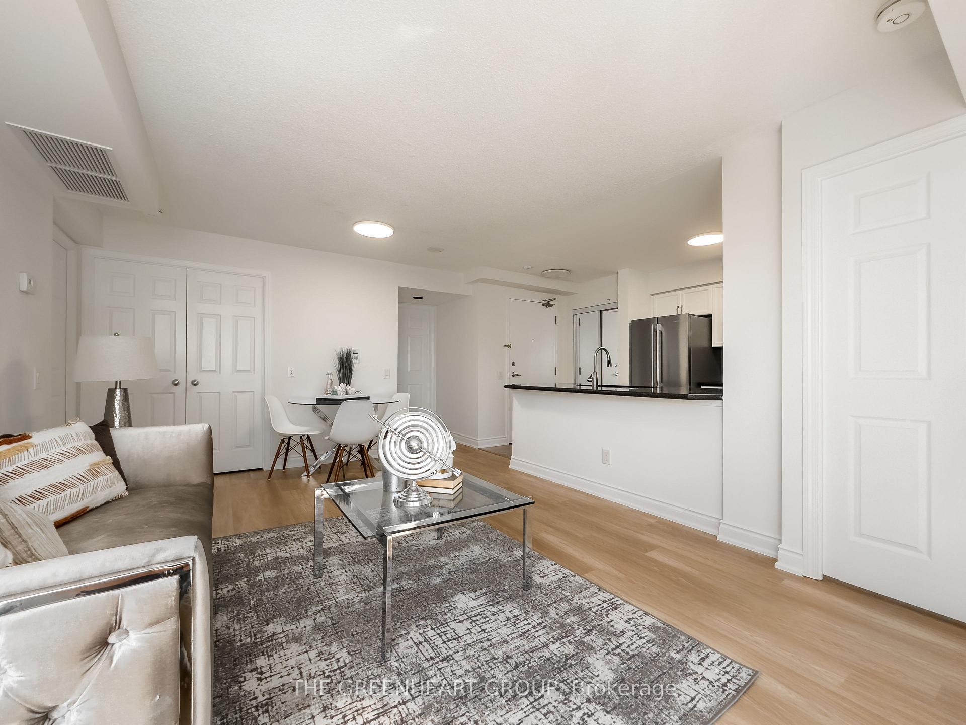 3 Bedrooms Condo at 155 Beecroft,  Toronto For sale