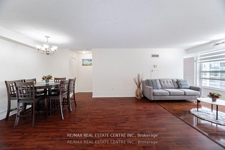 3 Bedrooms Condo at 250 Webb, Mississauga For sale