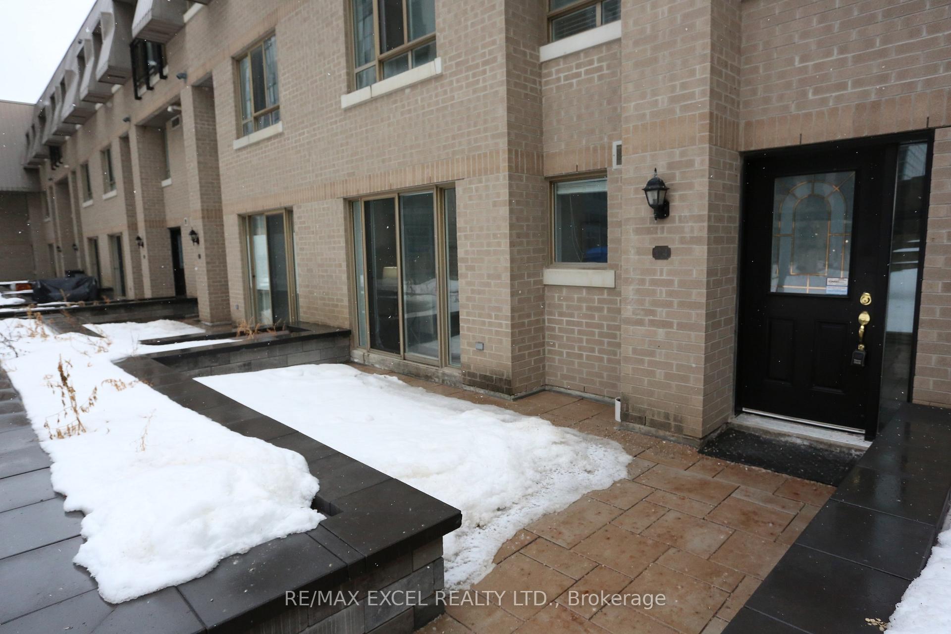 2 Bedrooms Condo at 38 Hollywood, Toronto For sale