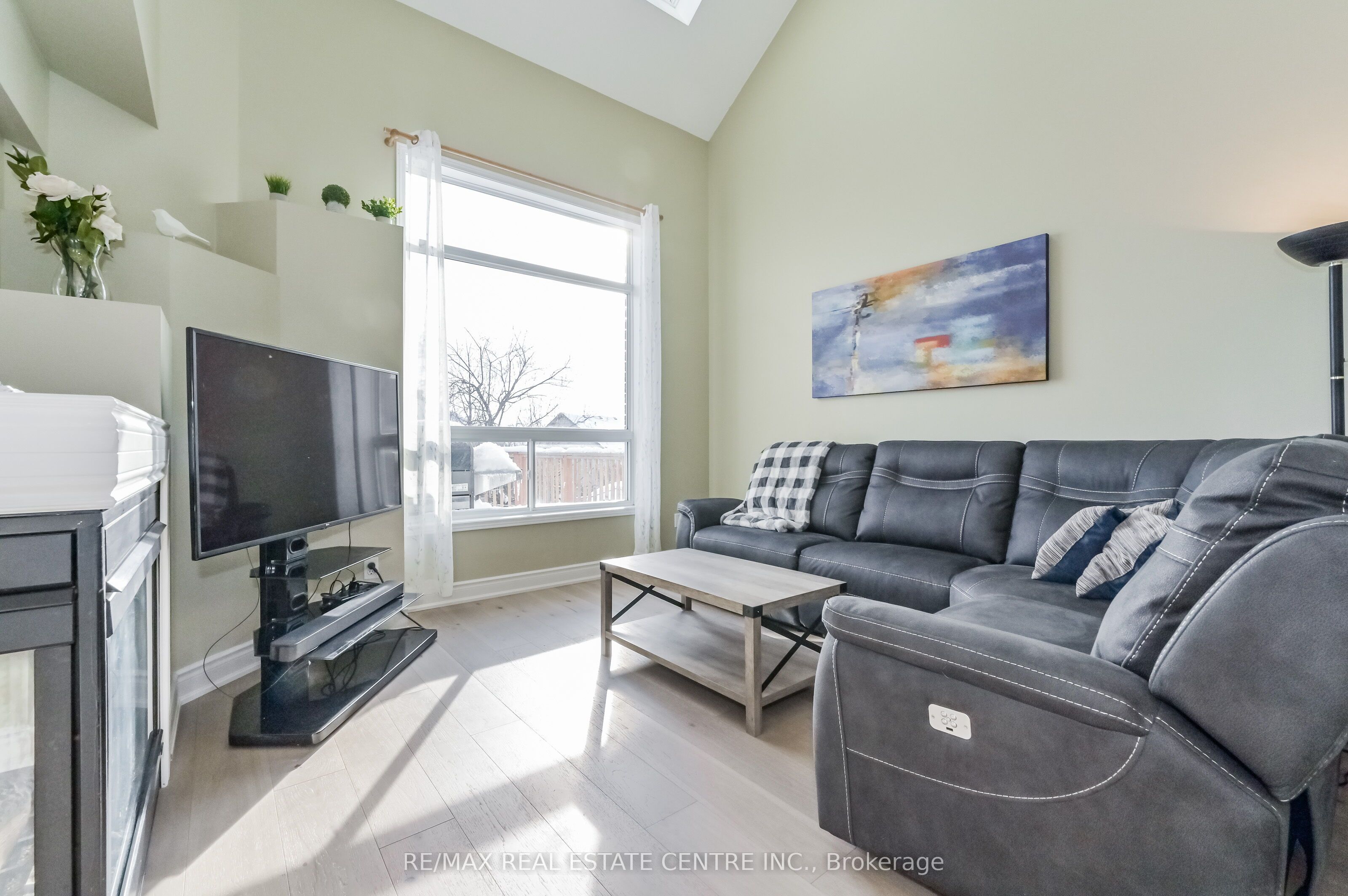 93 Biscayne Crescent