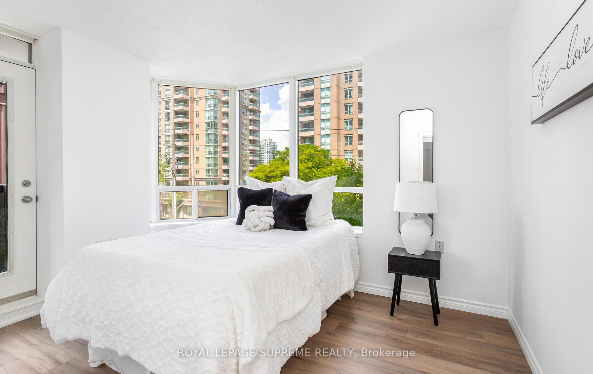 2 Bedrooms Condo at 35 Finch, Toronto For sale