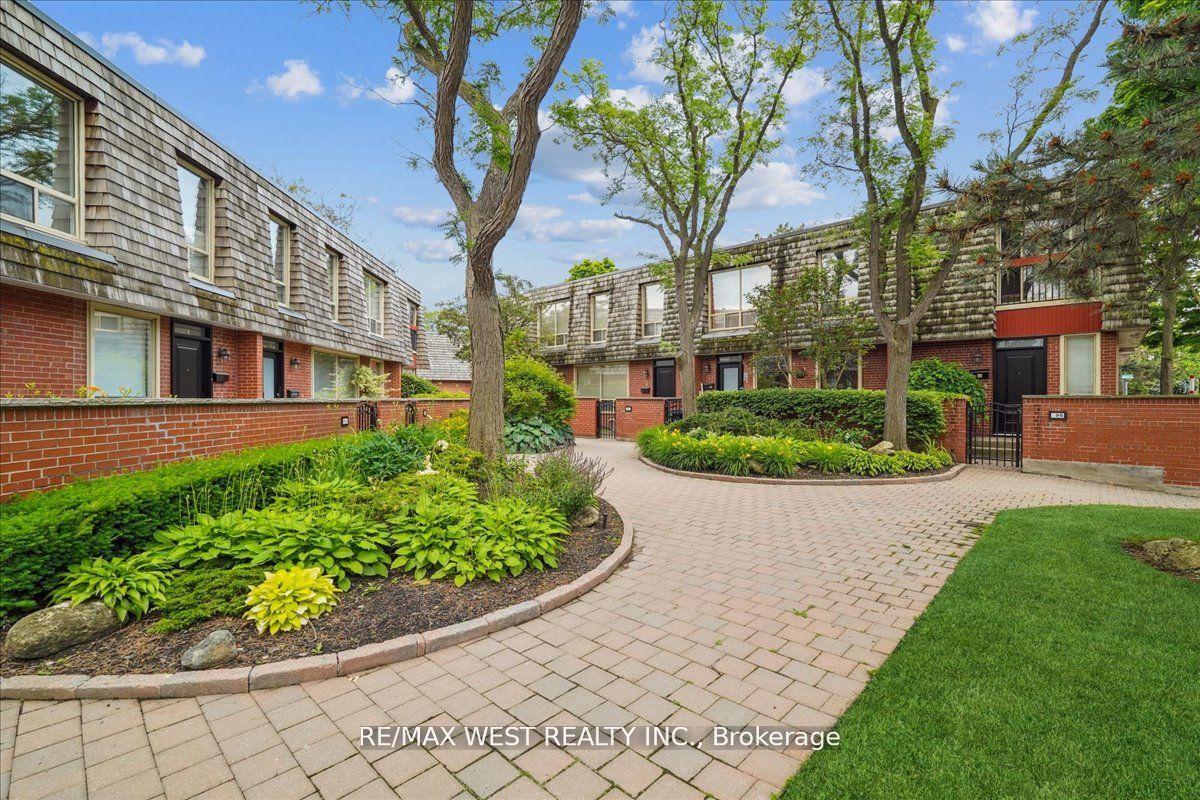 2 Bedrooms Condo at 69 Upper Canada,  Toronto For sale