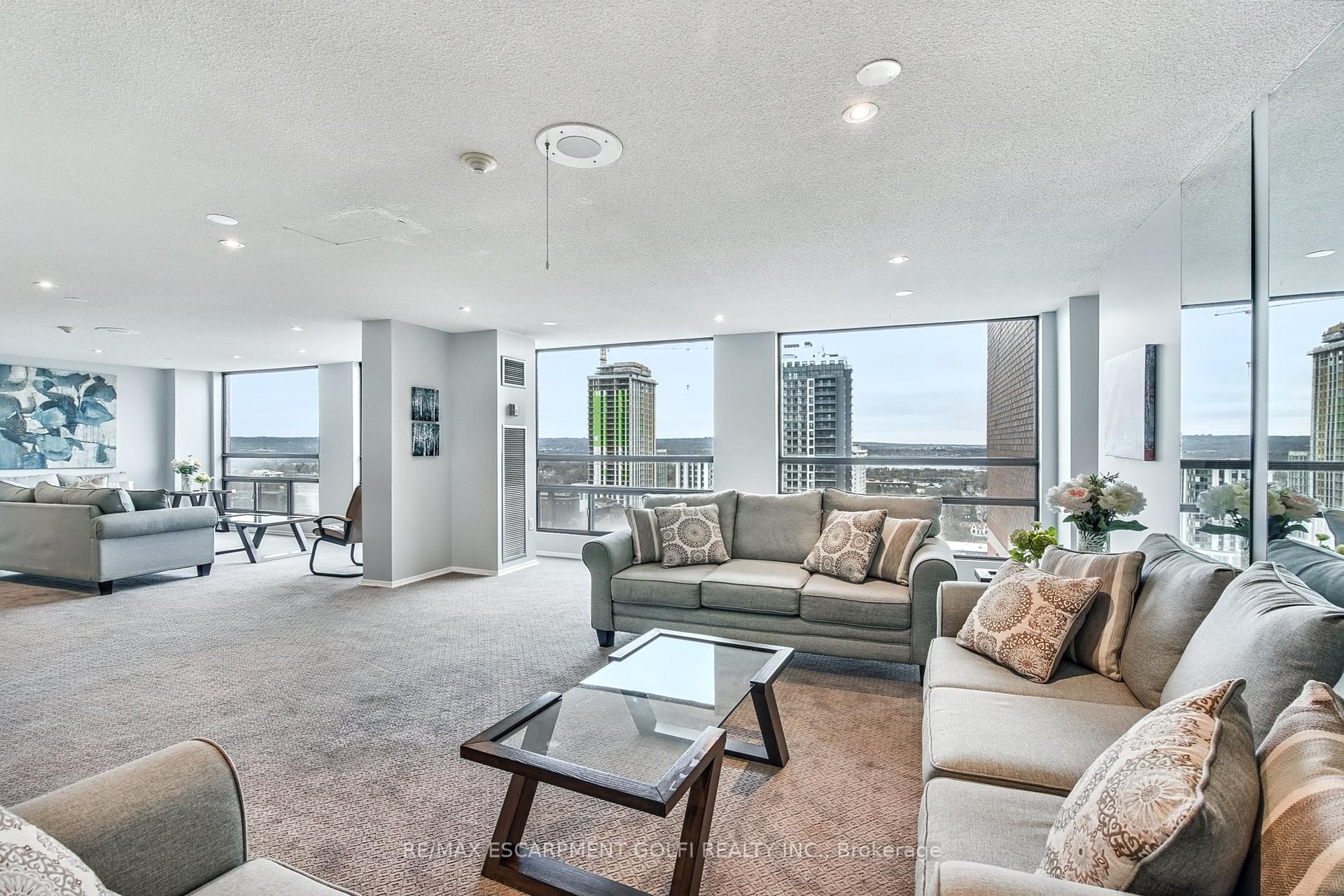 2 Bedrooms Condo at 222 Jackson,  Hamilton For sale