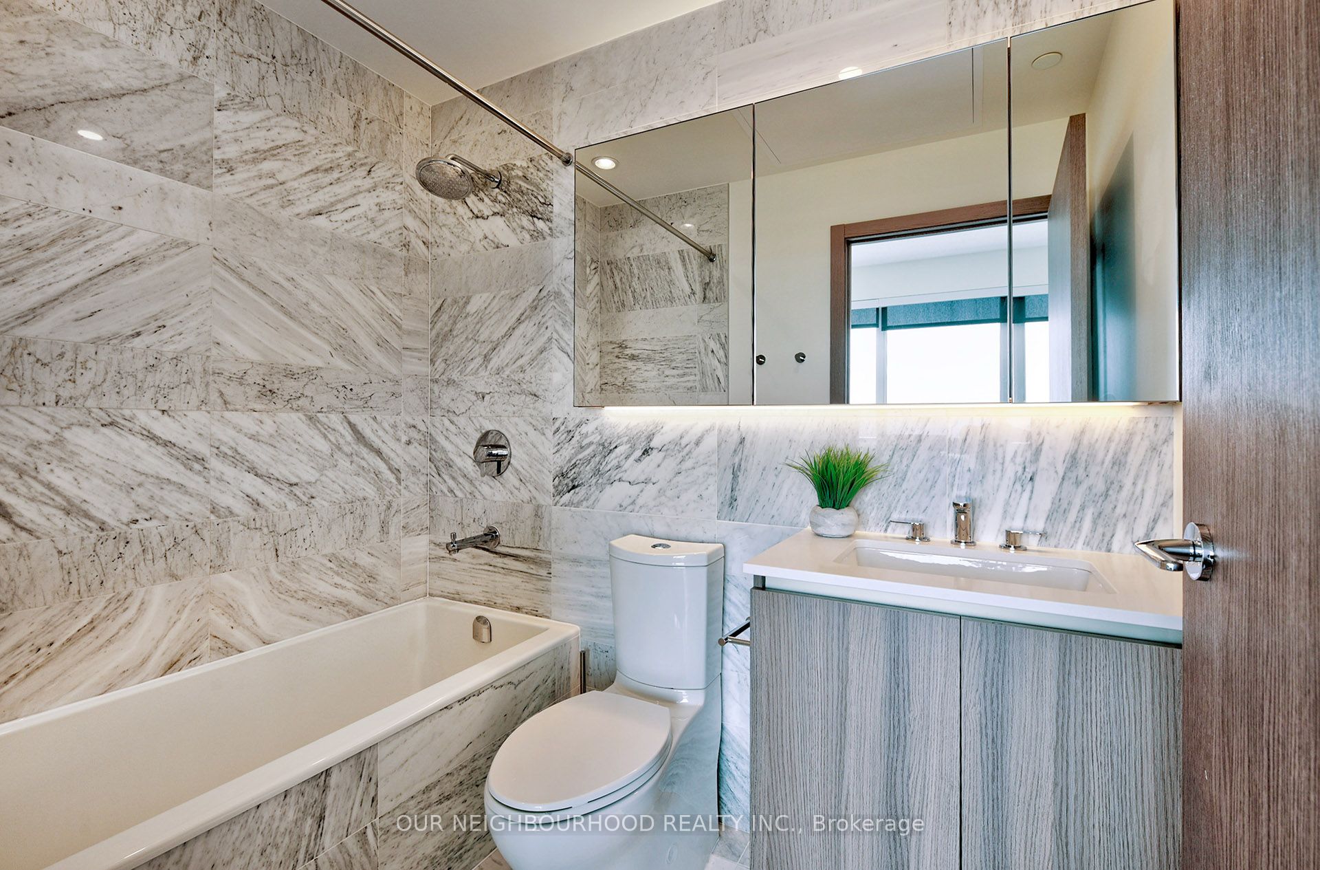 19 Bathurst Street, #2111