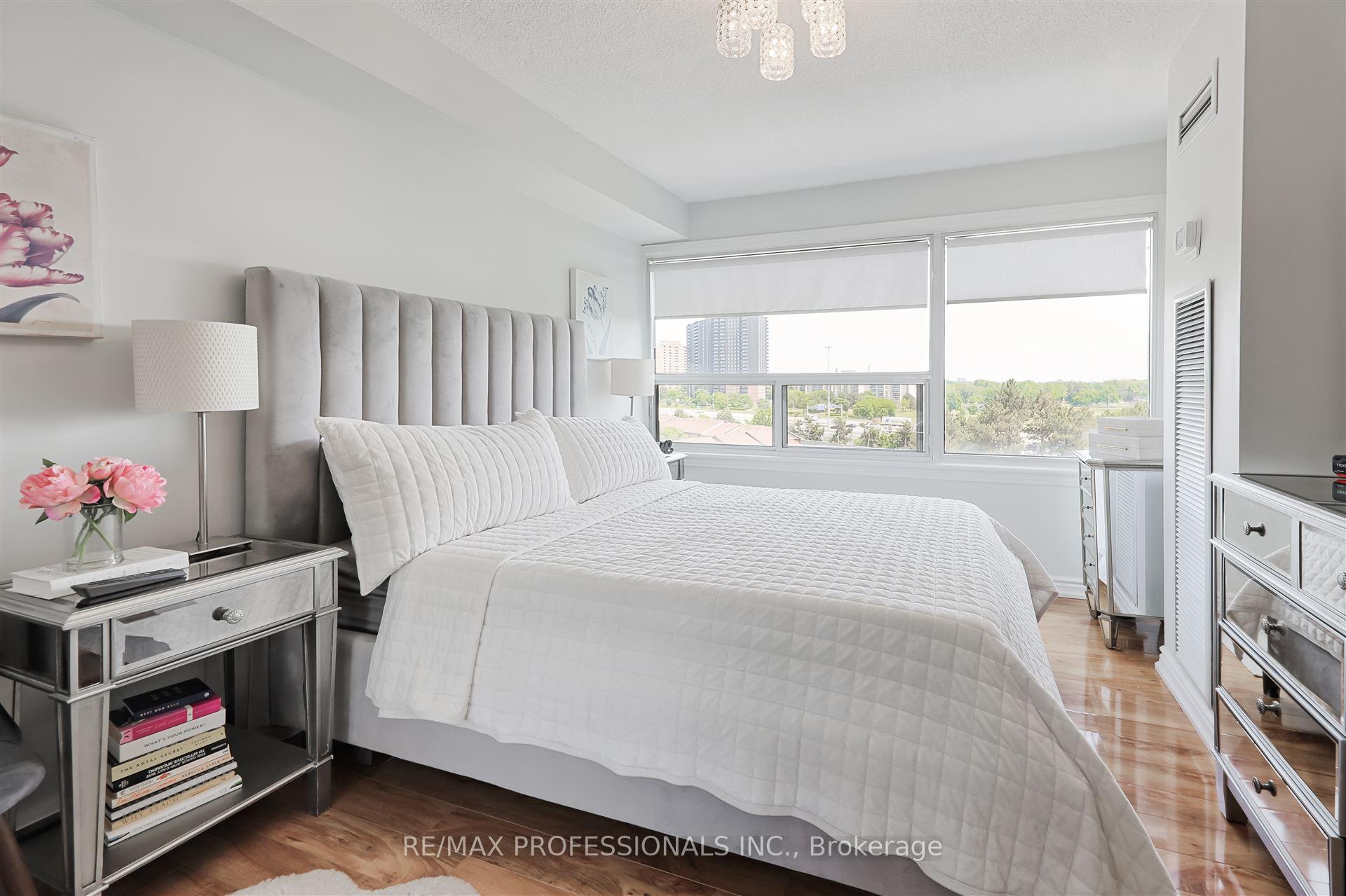 3 Bedrooms Condo at 475 The West Mall, Toronto For sale