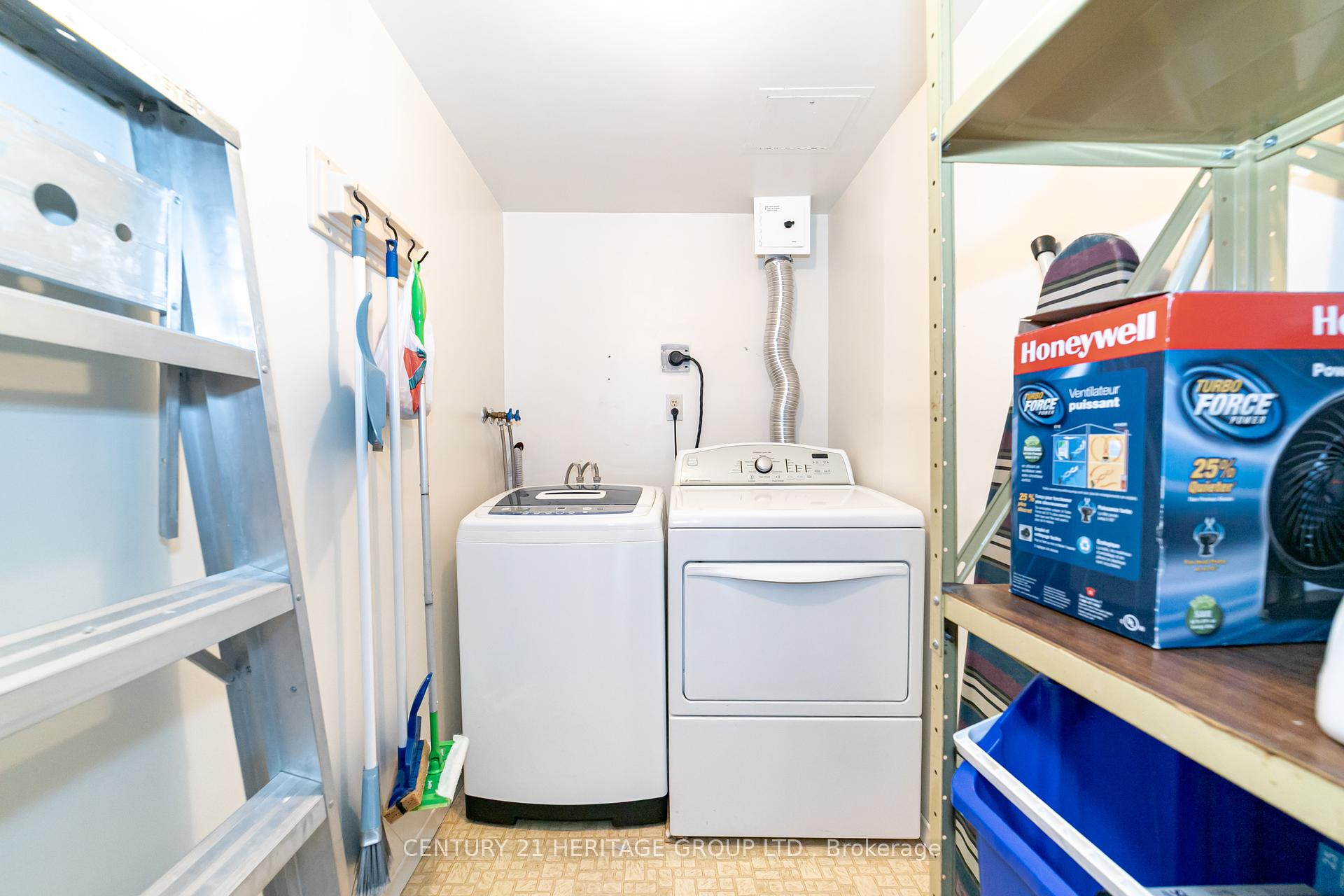 2 Bedrooms Condo at 10 Dean Park, Toronto For sale