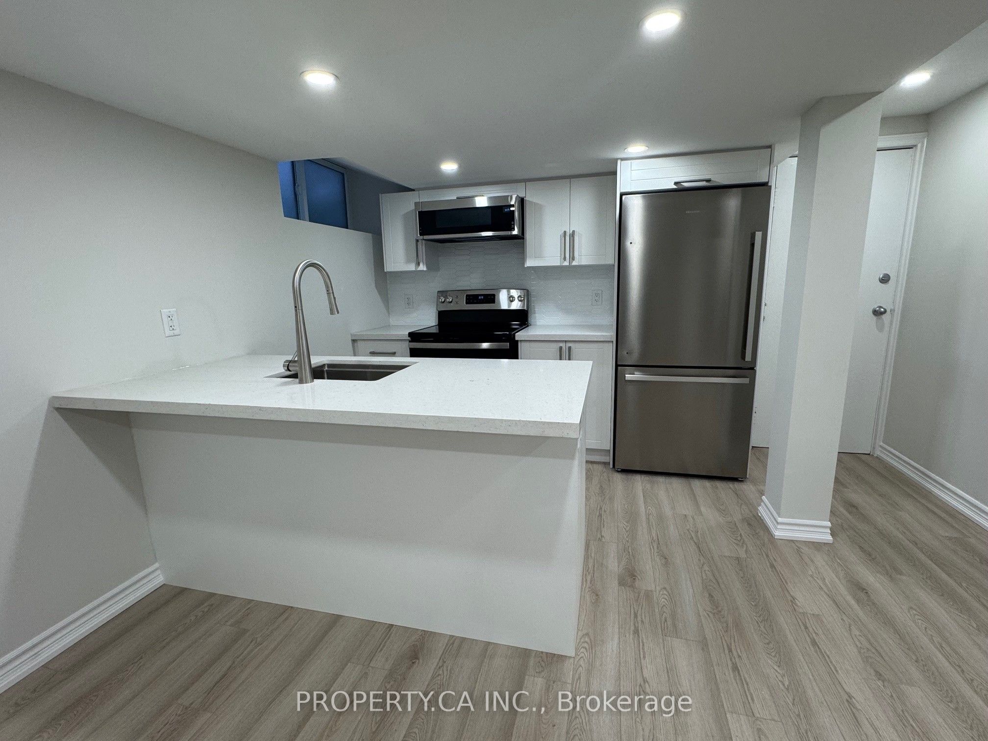 370 Lakeshore Road W, #1