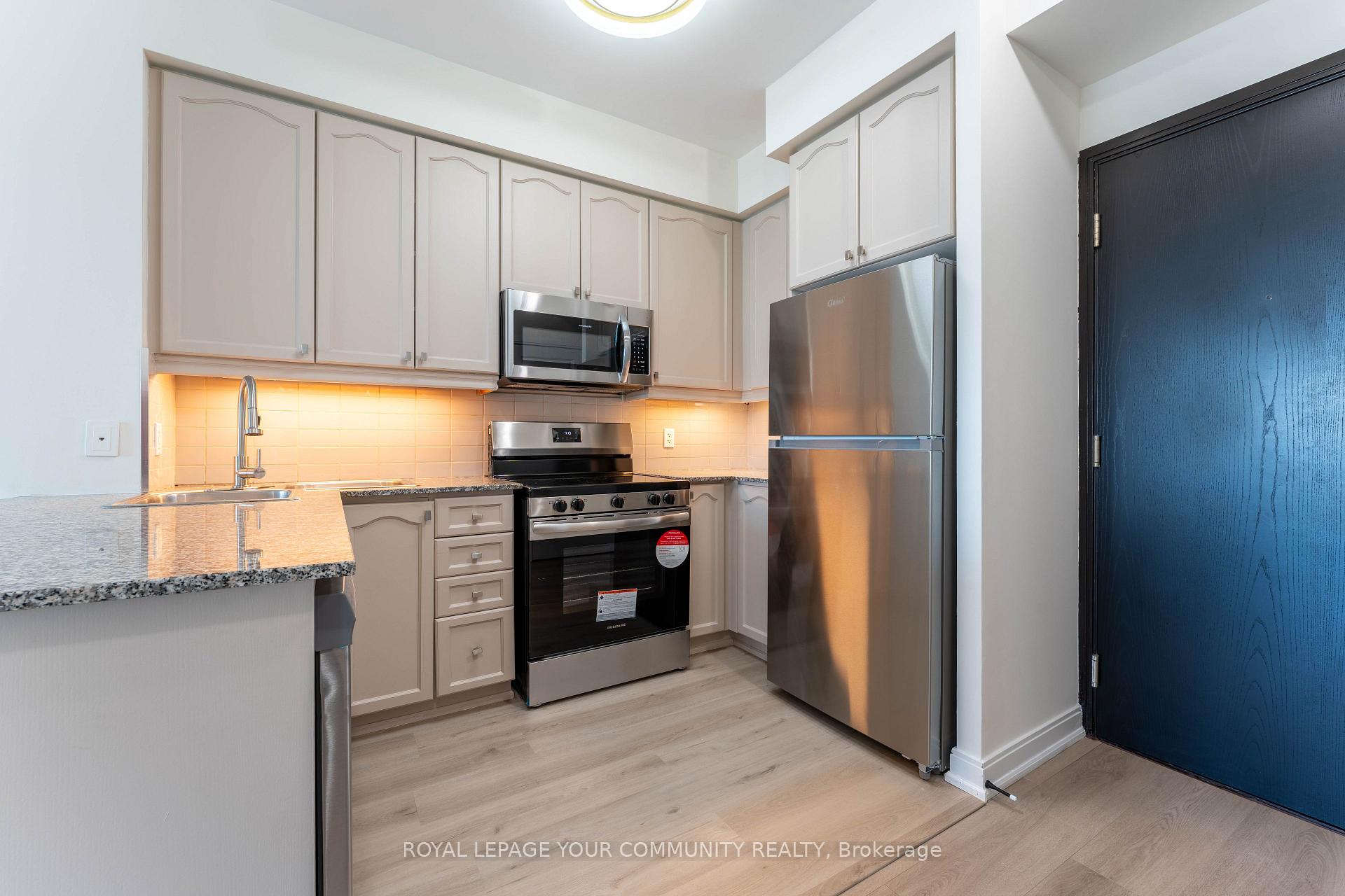 2 Bedrooms Condo at 80 Absolute, Mississauga For sale