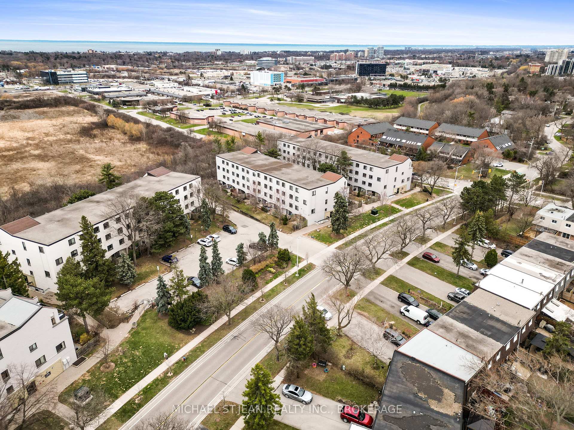 4 Bedrooms Condo at 1016 Falgarwood,  Oakville For sale