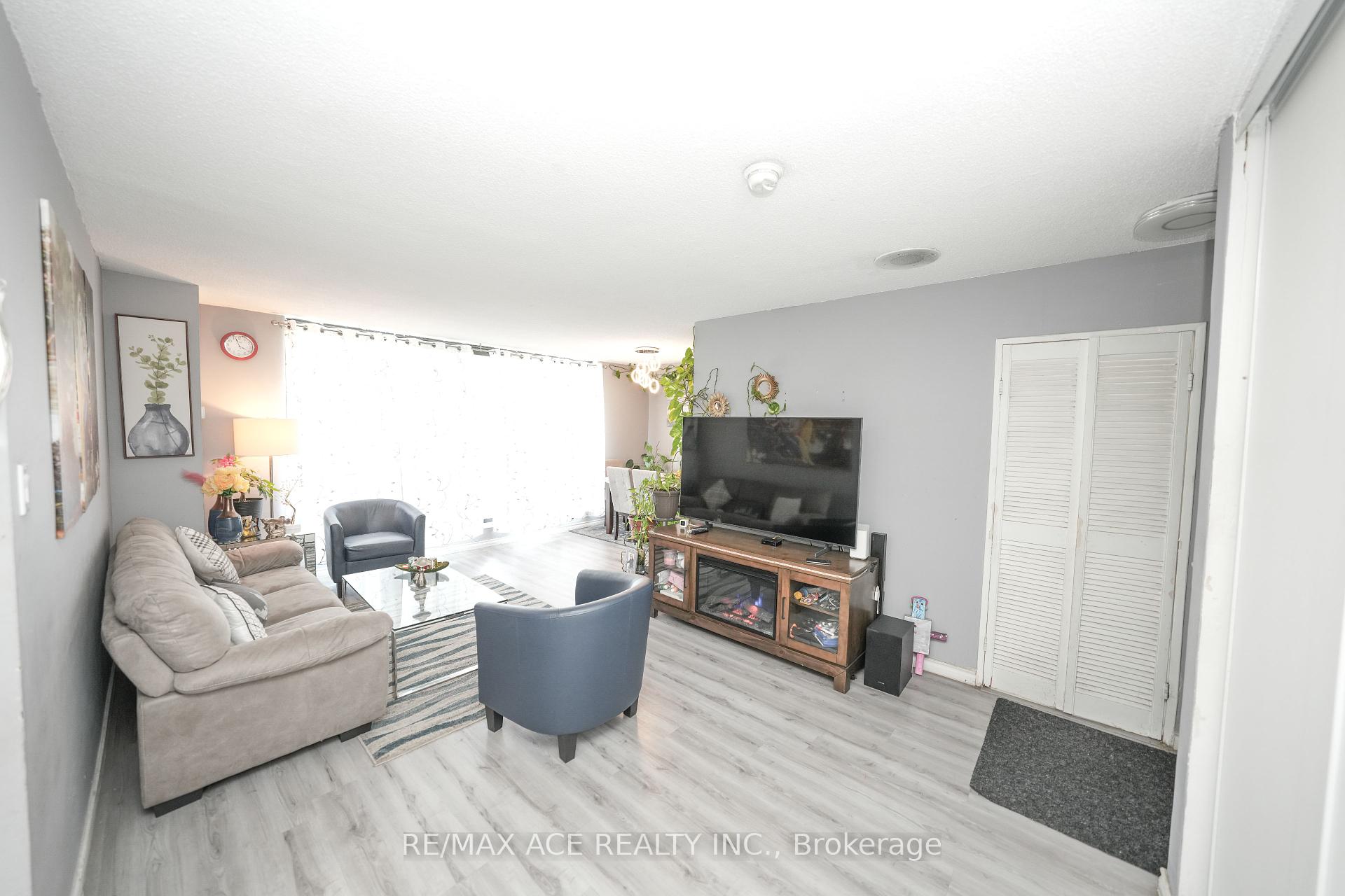 2 Bedrooms Condo at 301 Prudential, Toronto For sale