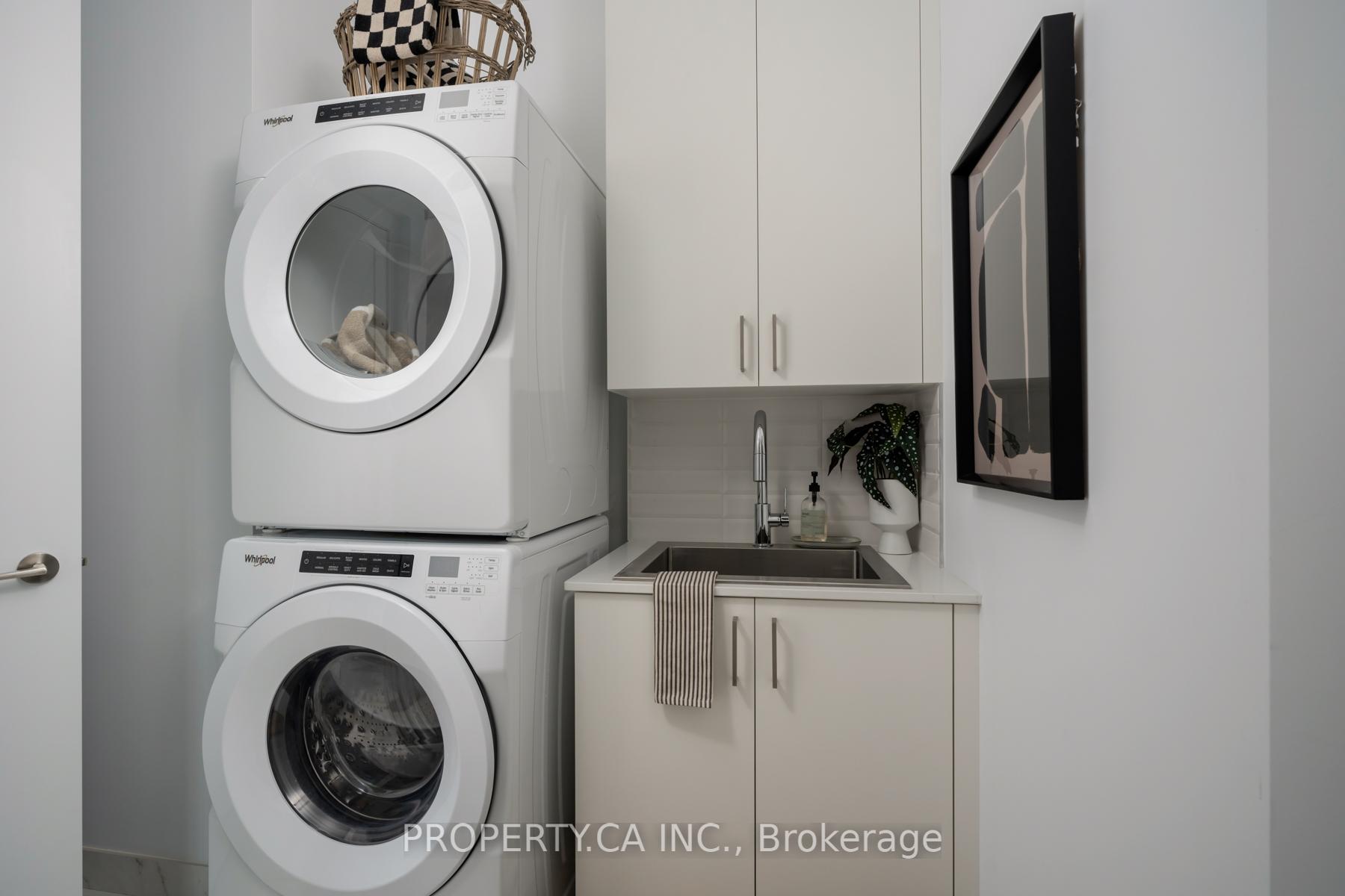 3 Bedrooms Condo at 1 Edgewater, Toronto For sale