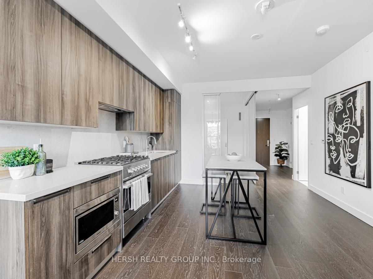 2 Bedrooms Condo at 160 Kingsway,  Toronto For sale