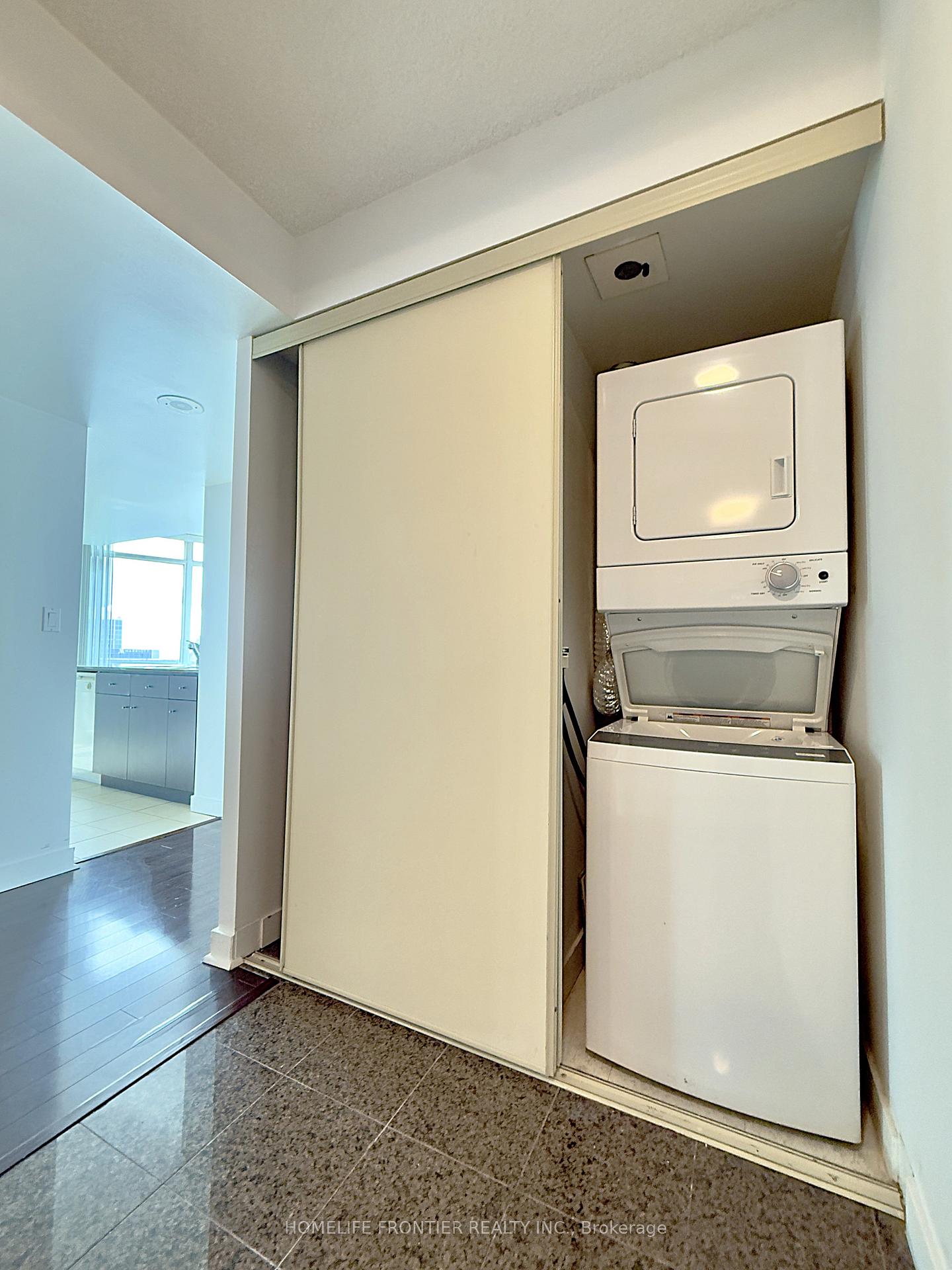 2 Bedrooms Condo at 381 Front, Toronto For sale