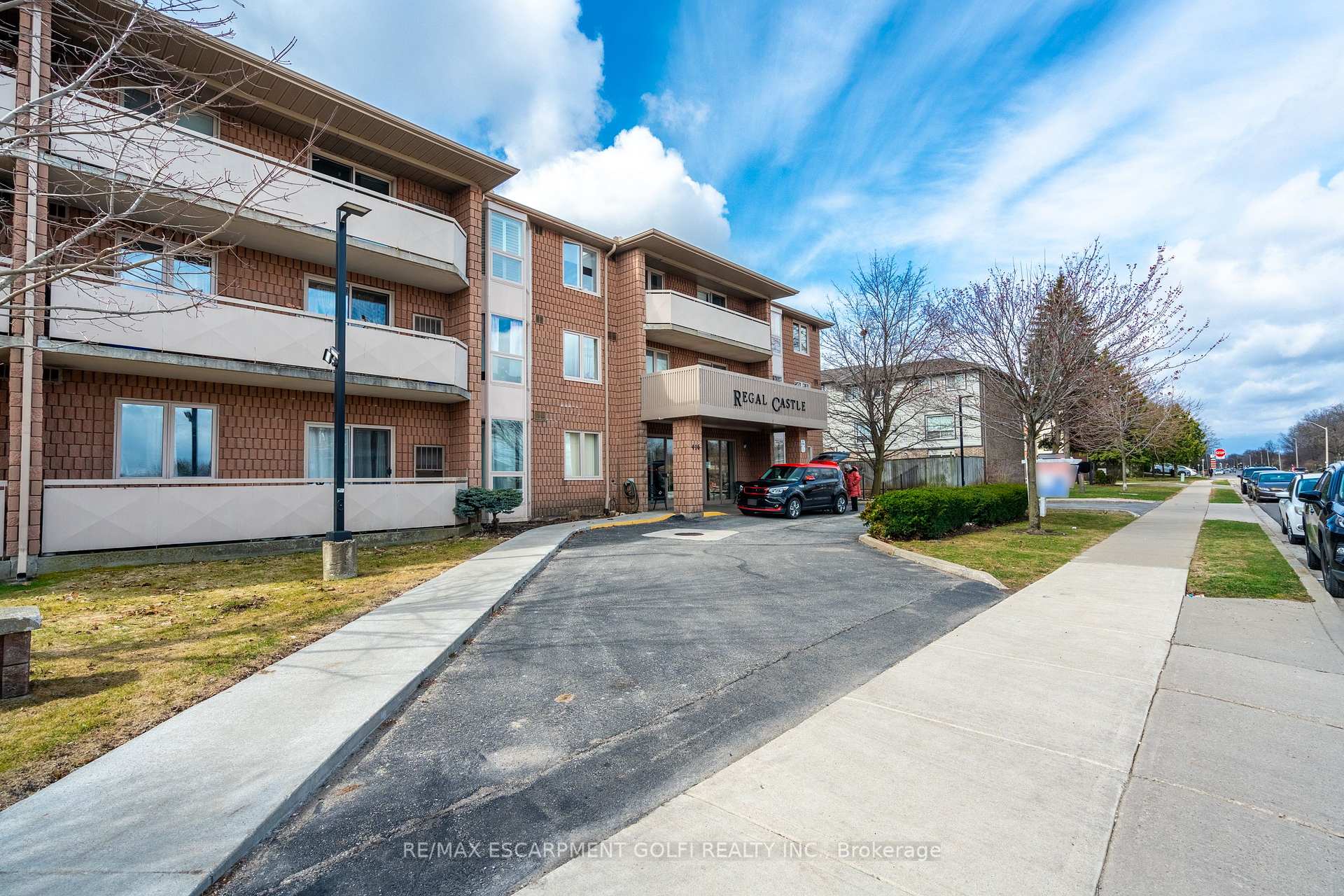 2 Bedrooms Condo at 416 LIMERIDGE,  Hamilton For sale