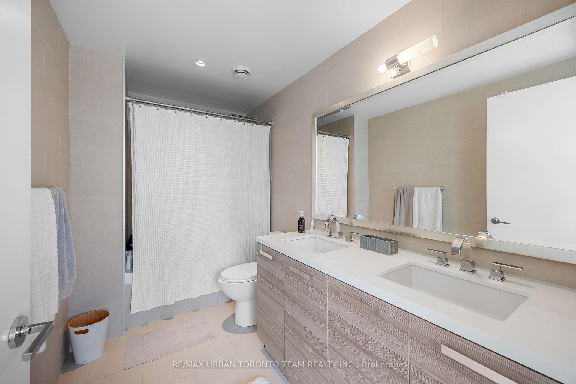 2 Bedrooms Condo at 224 King, Toronto For sale