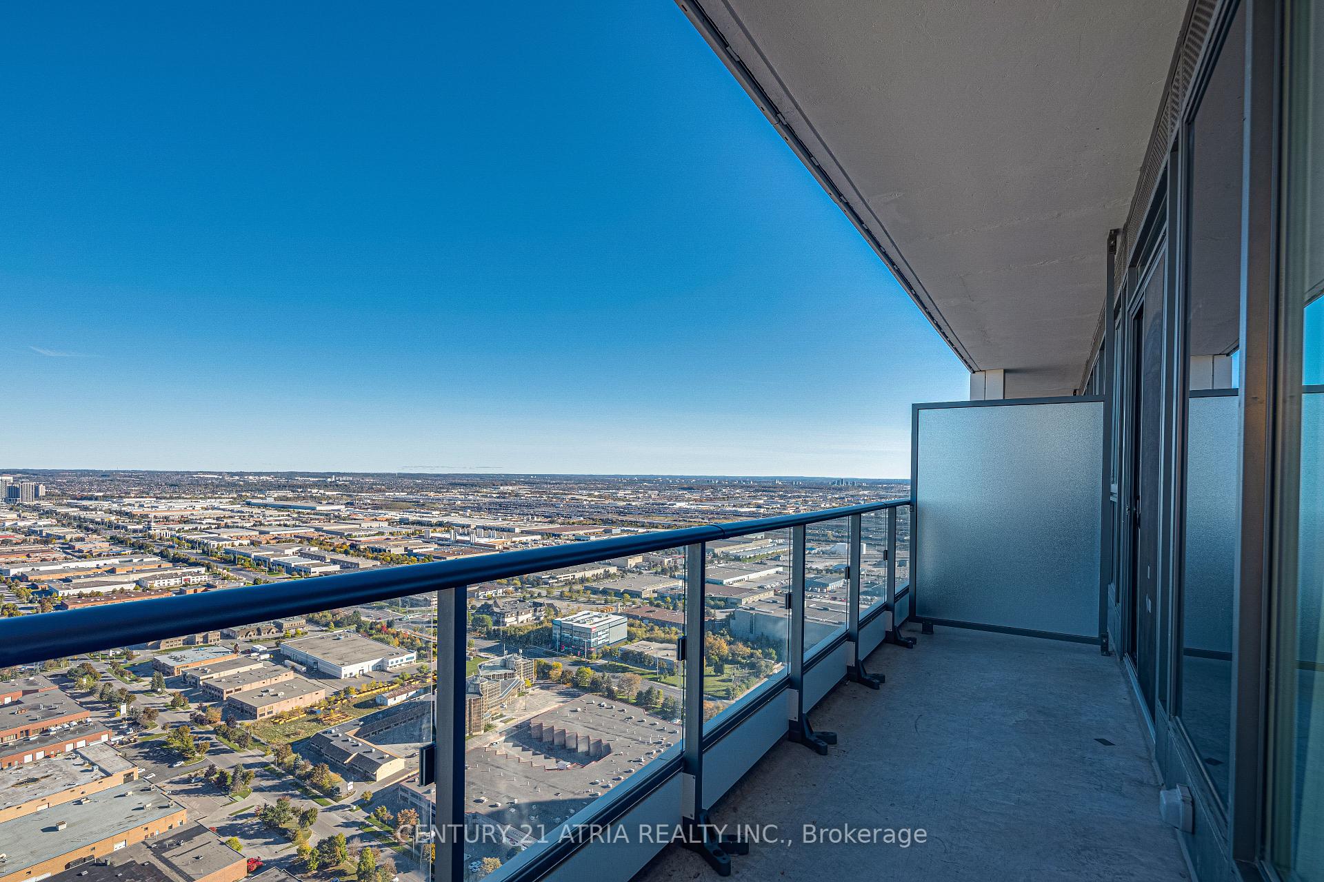 2 Bedrooms Condo at 898 Portage, Vaughan For sale