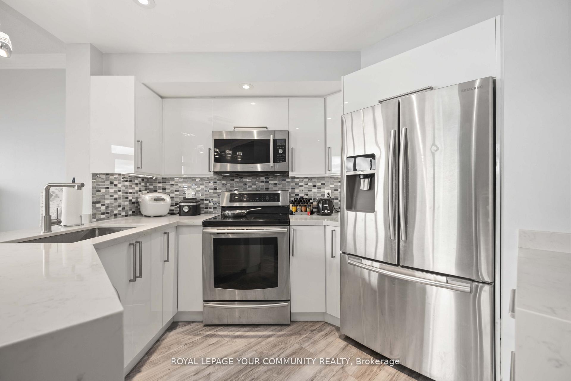 2 Bedrooms Condo at 5 Northtown, Toronto For sale