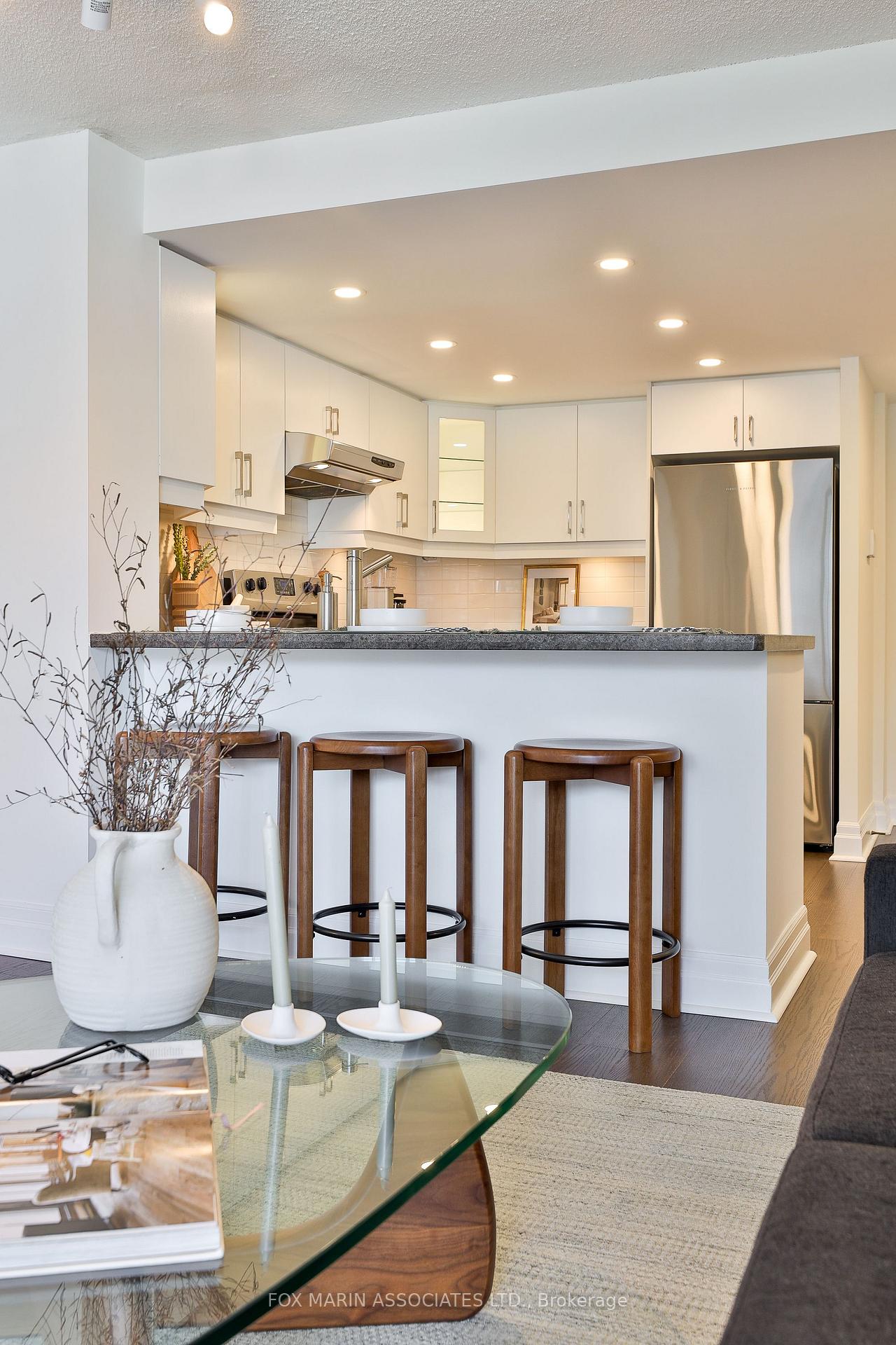 2 Bedrooms Condo at 701 King, Toronto For sale
