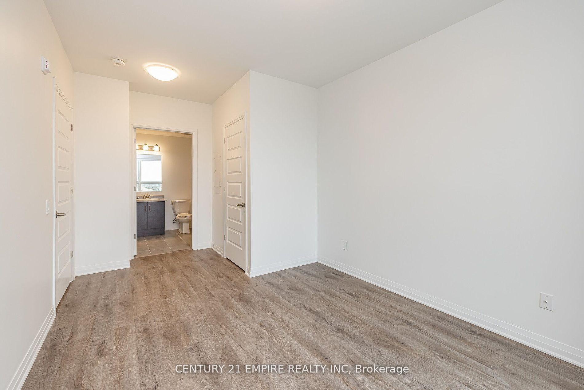 2 Bedrooms Condo at 95 Dundas,  Oakville For sale