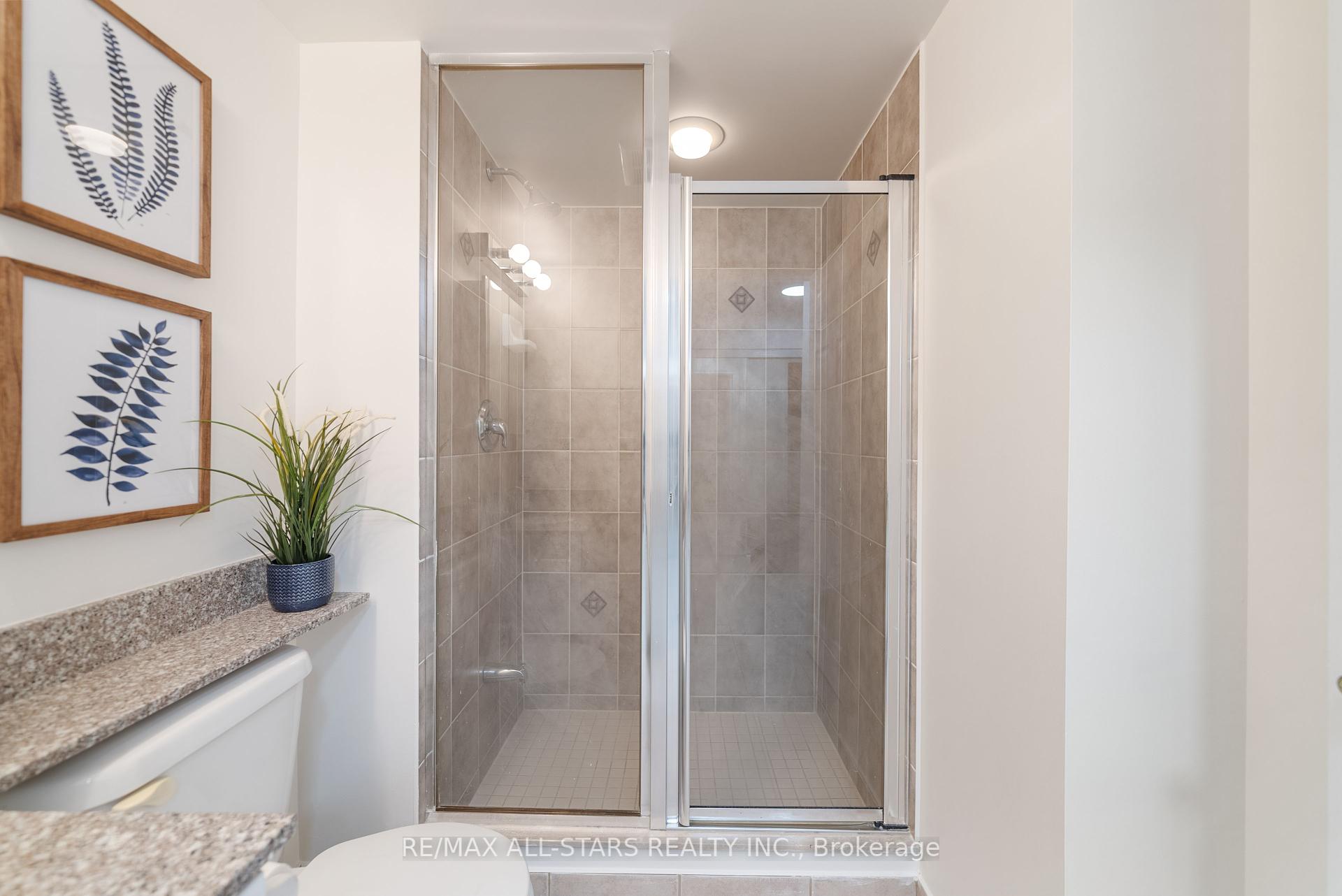 2 Bedrooms Condo at 5 Michael Power, Toronto For sale