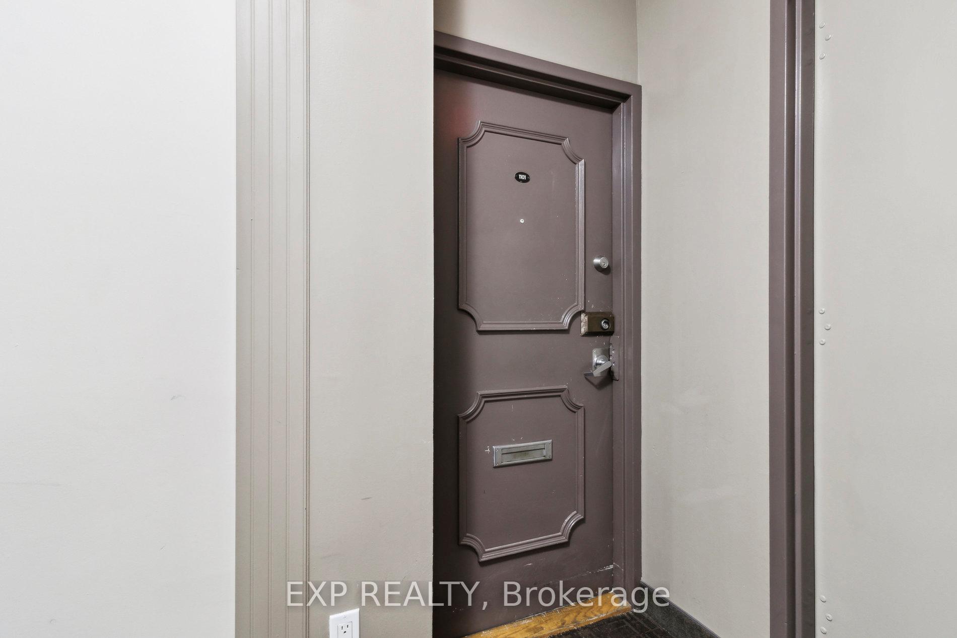 3 Bedrooms Condo at 5 Parkway Forest, Toronto For sale