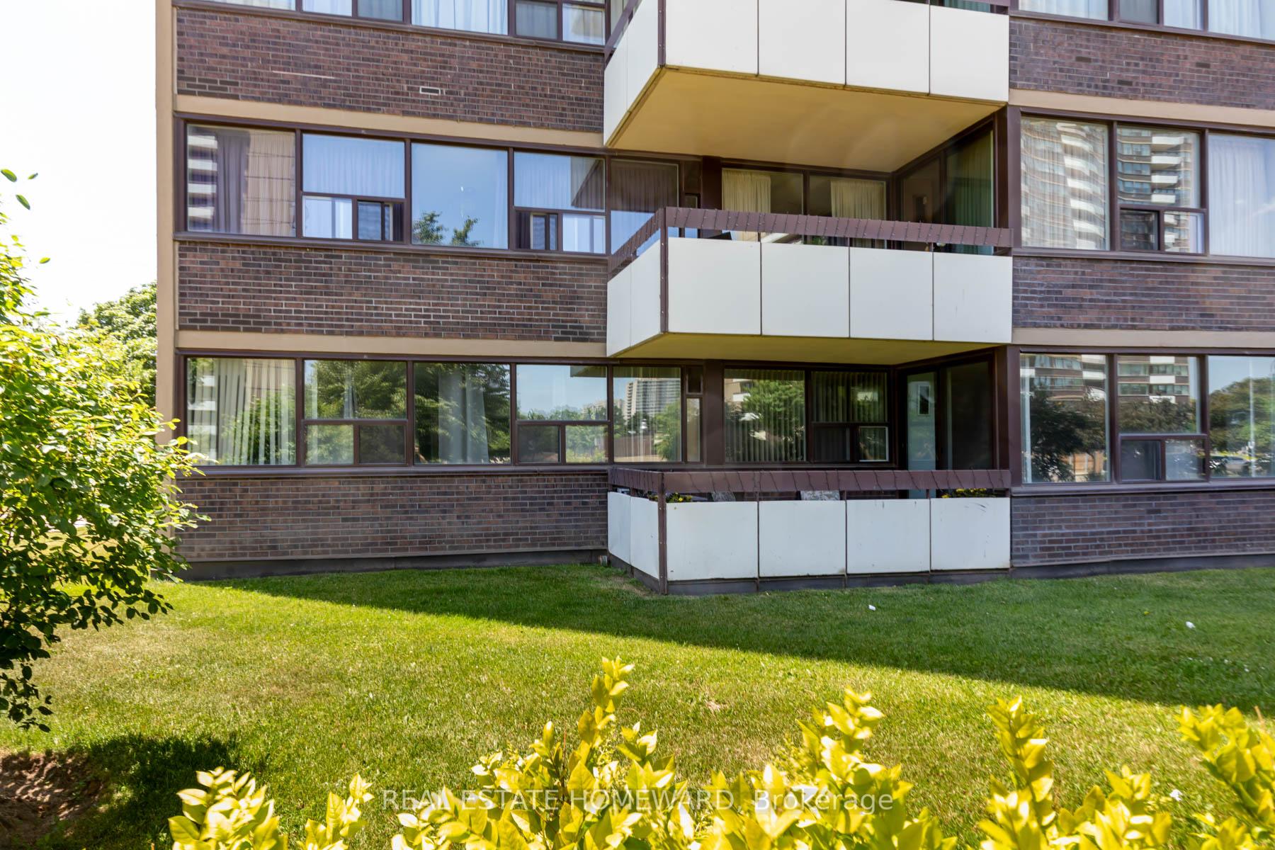 3 Bedrooms Condo at 45 Huntingdale, Toronto For sale