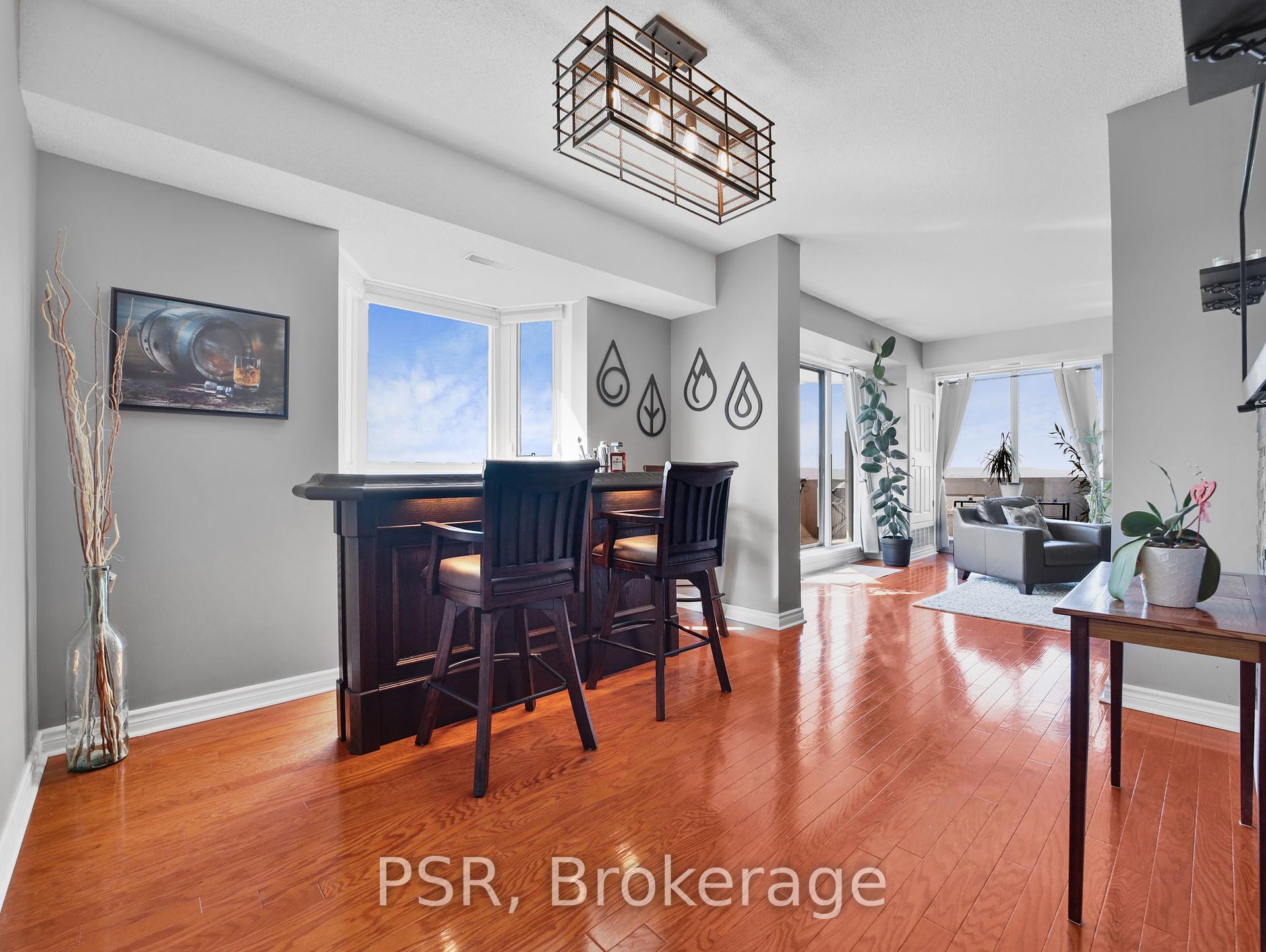 2 Bedrooms Condo at 67 Caroline,  Hamilton For sale