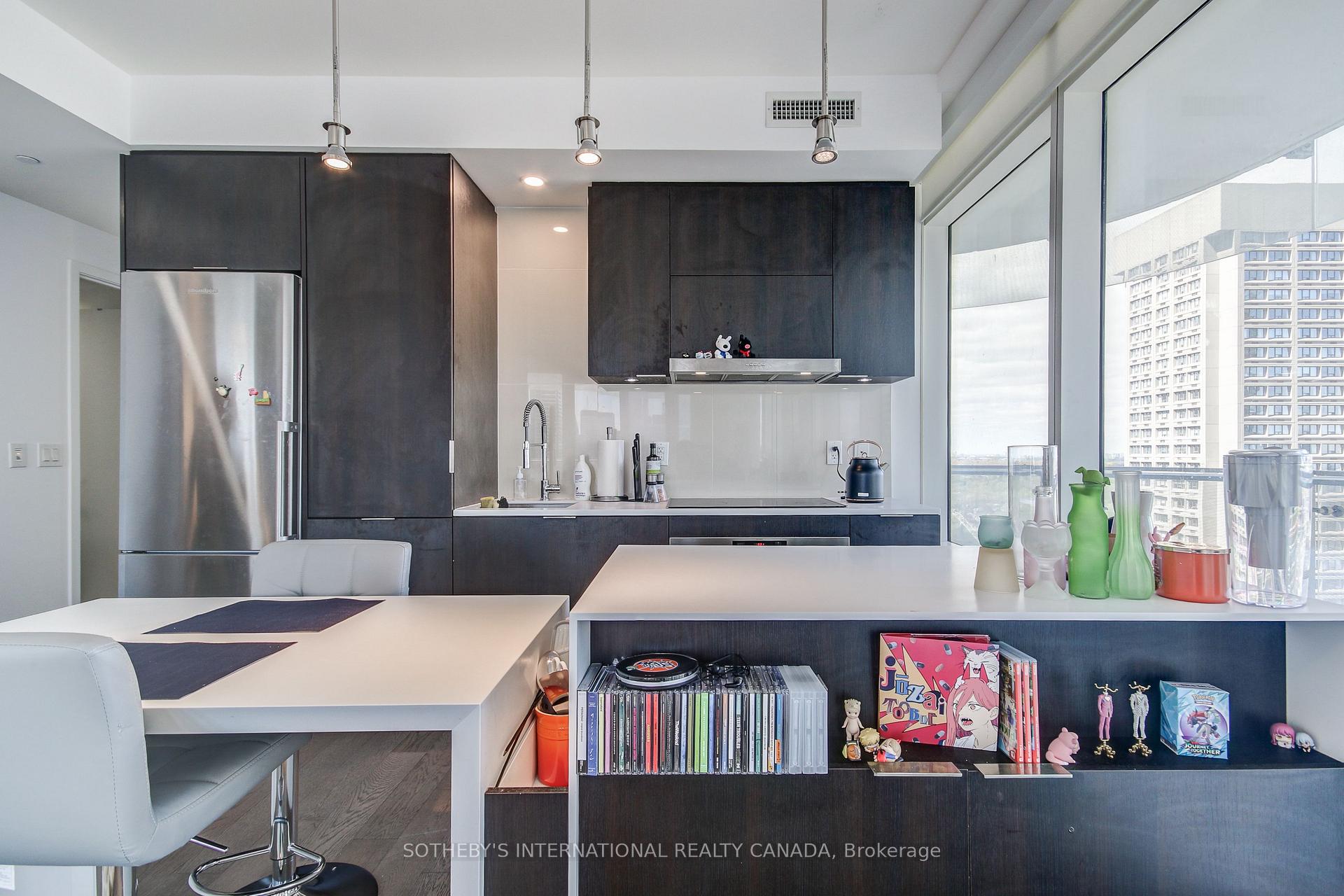 2 Bedrooms Condo at 1 Bloor, Toronto For sale