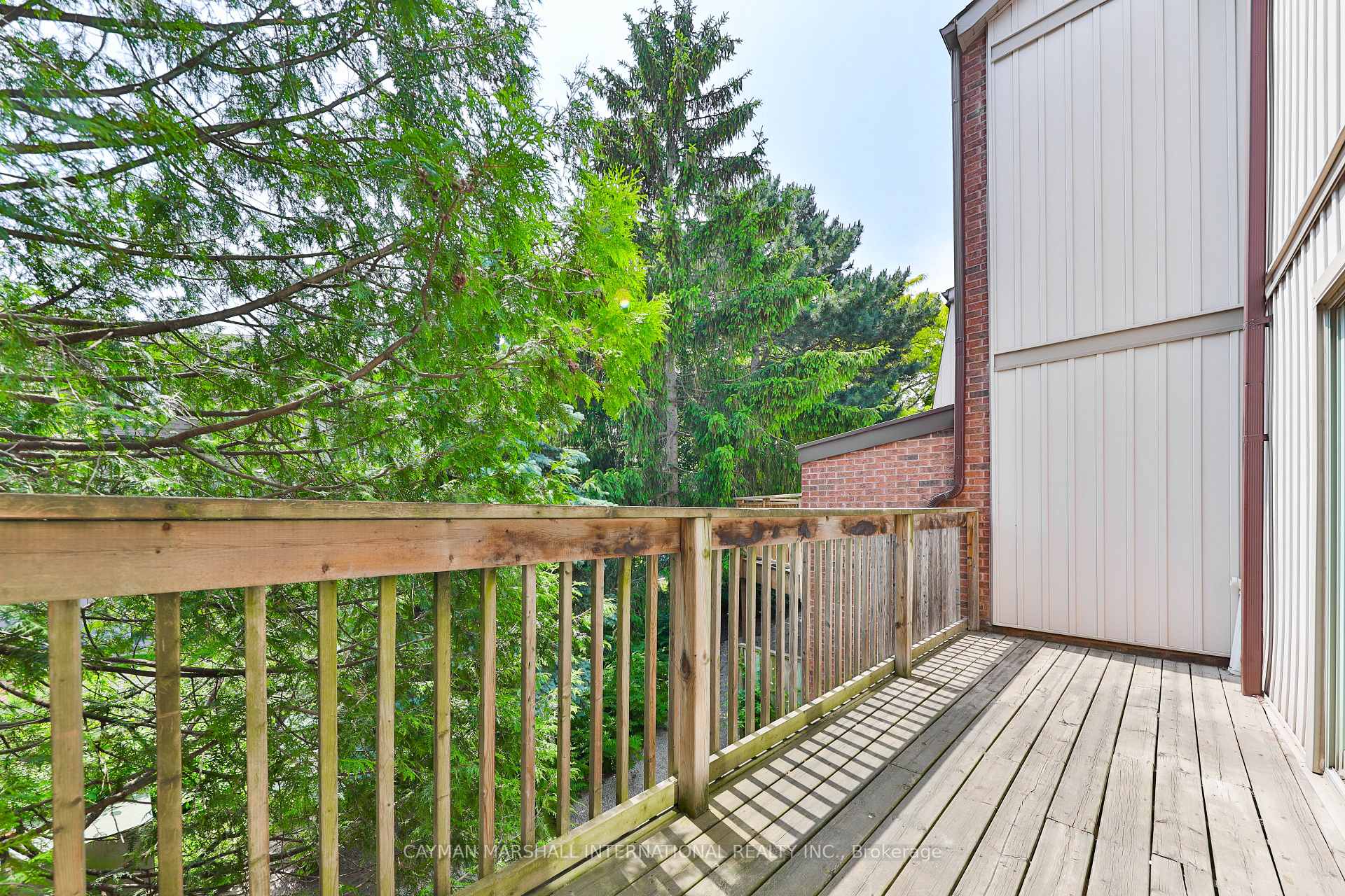 3 Bedrooms Condo at 1160 Walden, Mississauga For sale