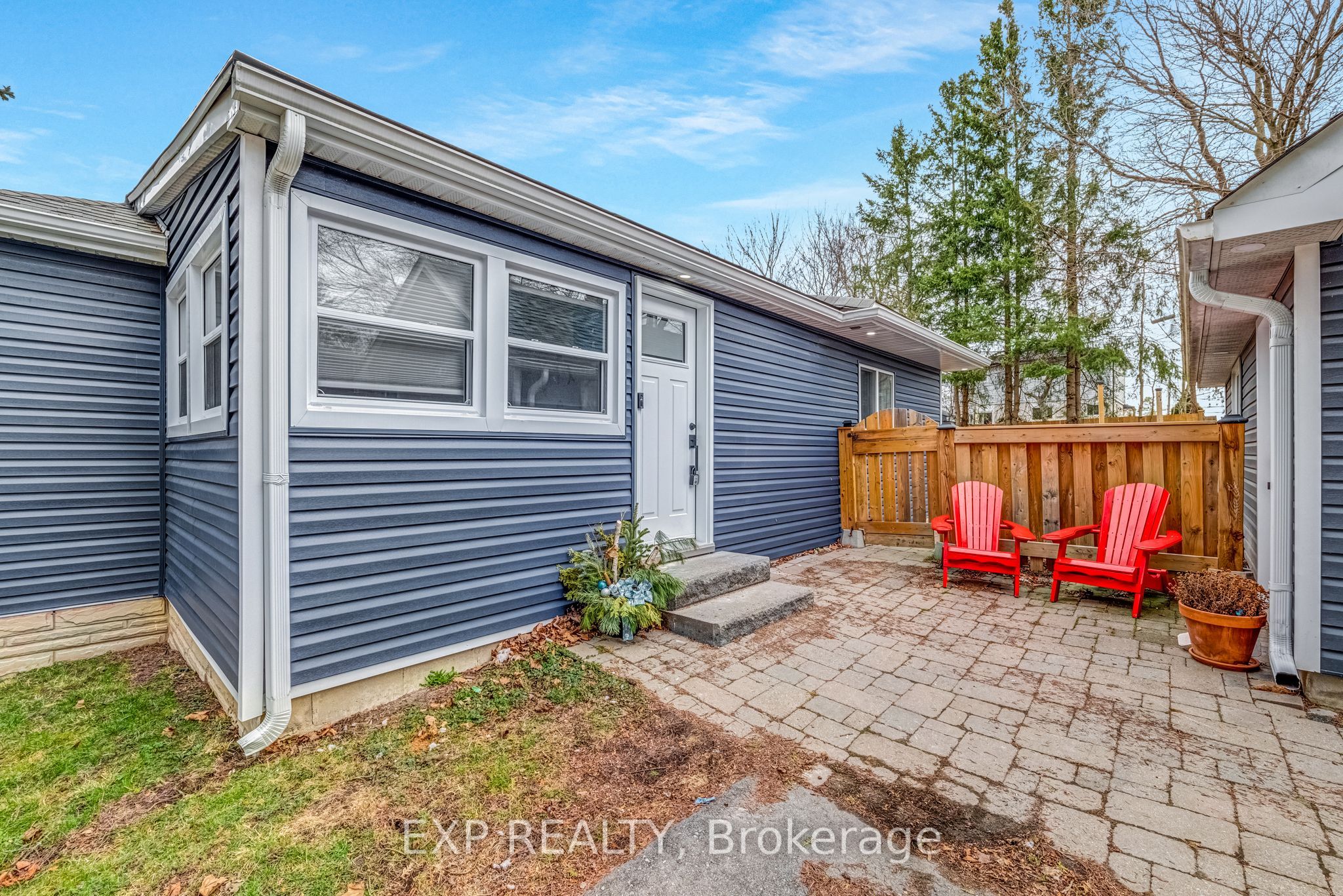 93 Lundy's Lane, Newmarket, ON L3Y 3R9