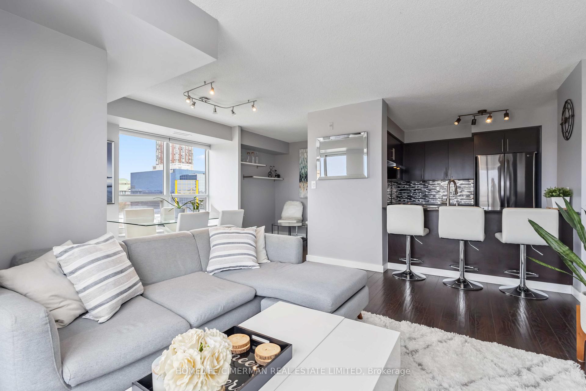 3 Bedrooms Condo at 120 Dallimore, Toronto For sale