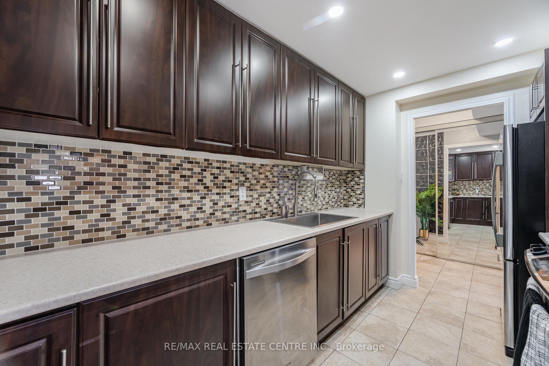 2 Bedrooms Condo at 2825 Islington, Toronto For sale