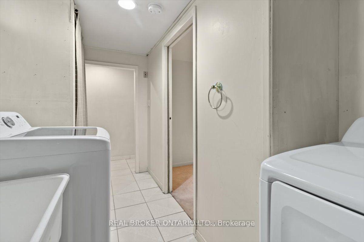 2 Bedrooms Condo at 11 Colmar, Hamilton For sale