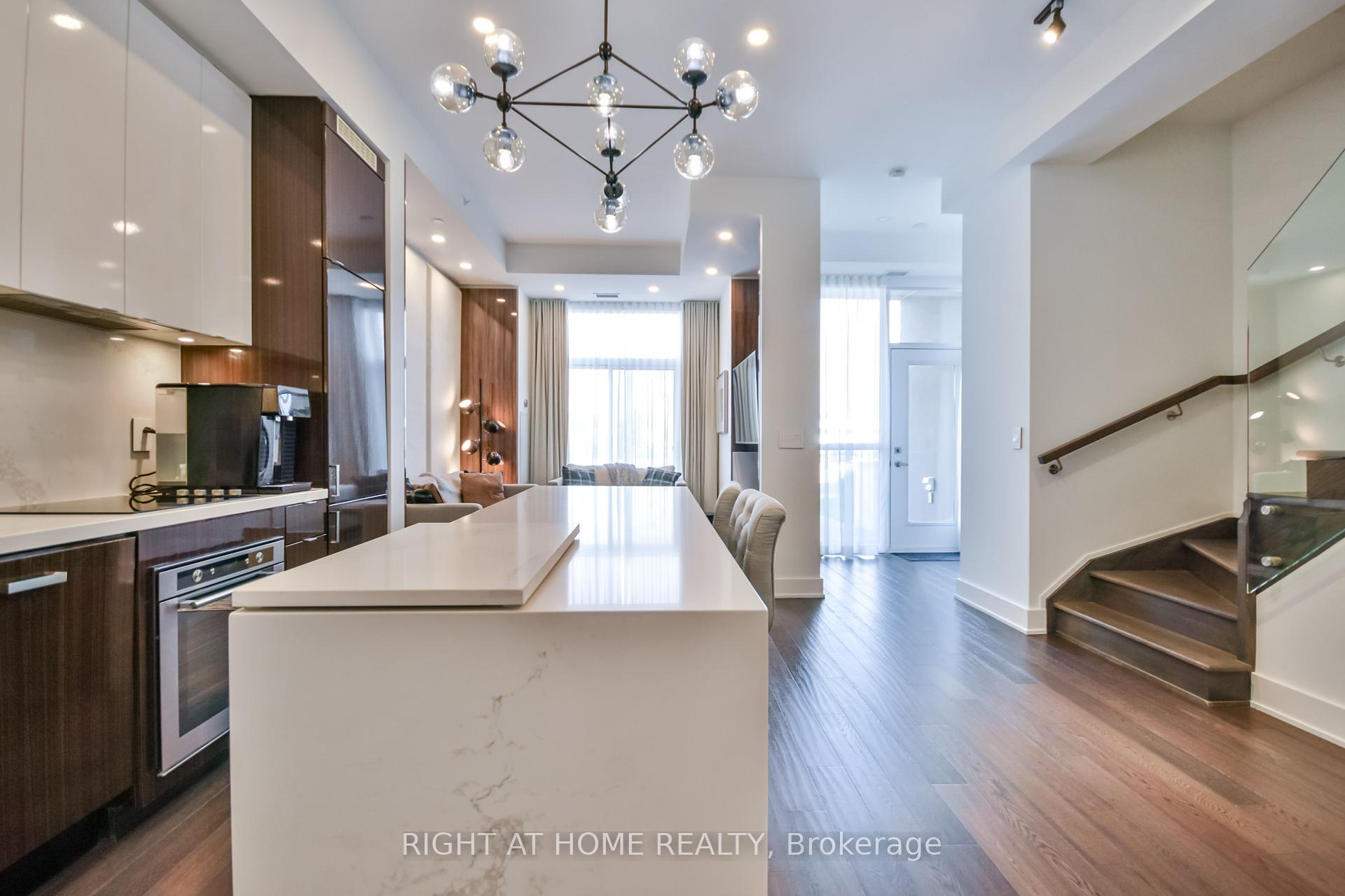 3 Bedrooms Condo at 5230 Dundas, Burlington For sale