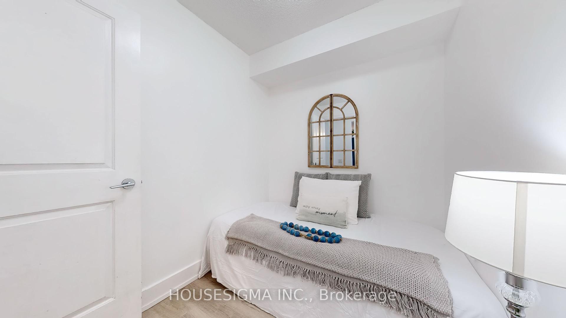 2 Bedrooms Condo at 190 Borough,  Toronto For sale