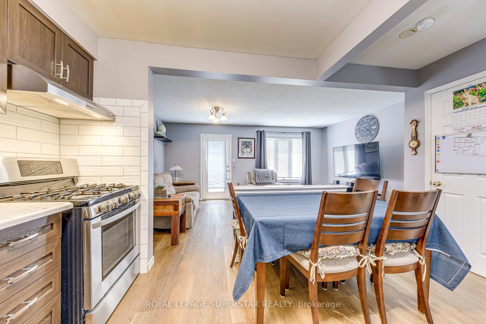 3 Bedrooms Condo at 1809 Upper Wentworth, Hamilton For sale