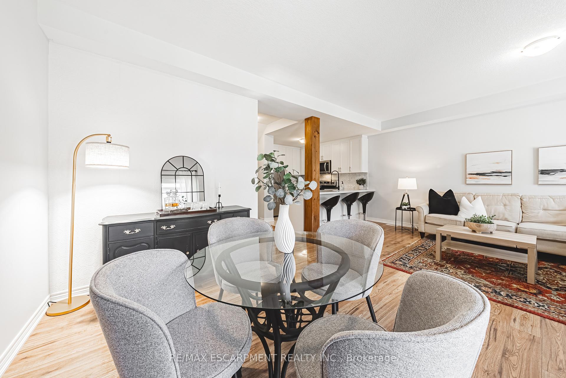 2 Bedrooms Condo at 18 Ridgeside,  Hamilton For sale