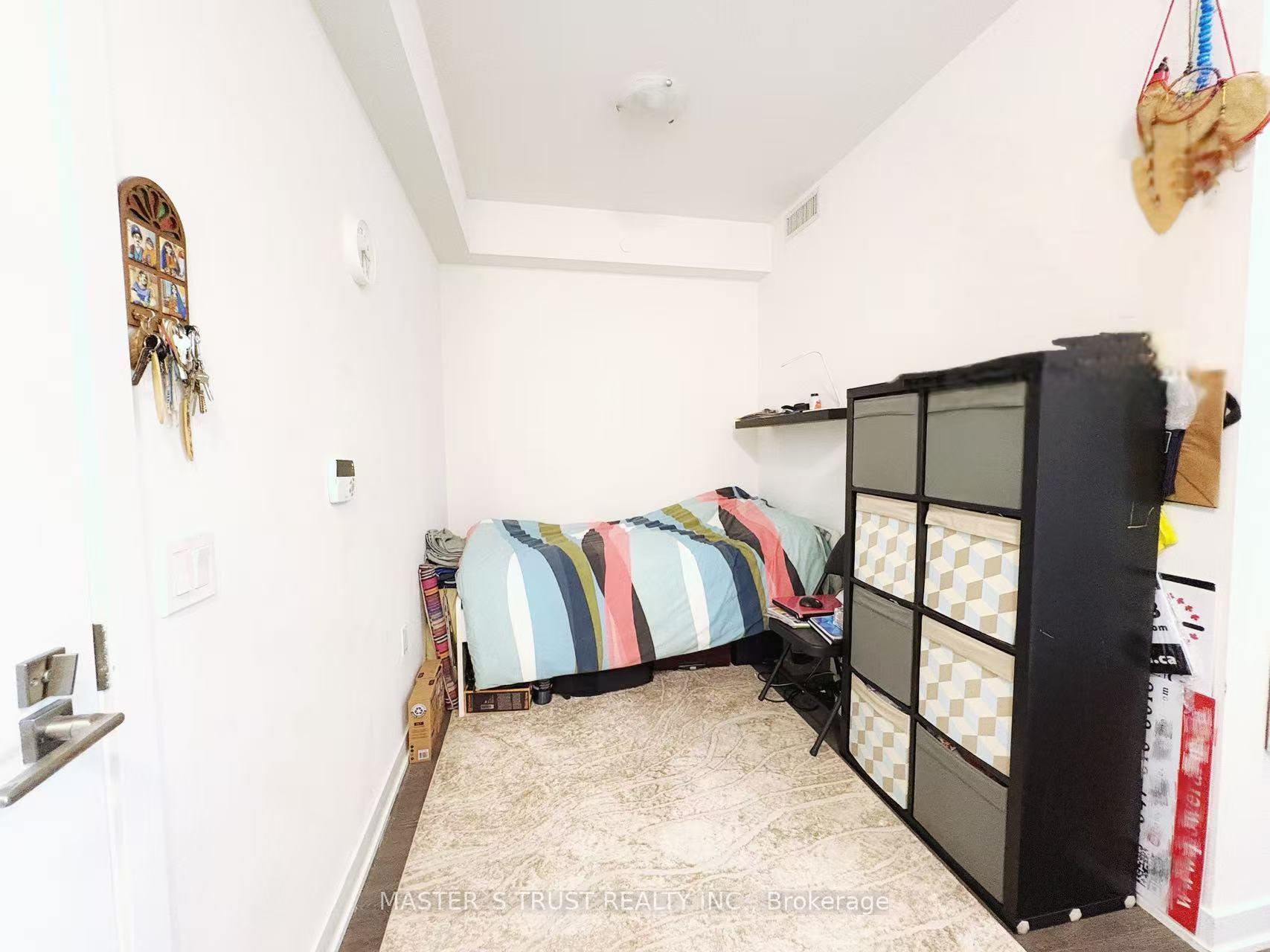 2 Bedrooms Condo at 4699 Glen Erin, Mississauga For sale