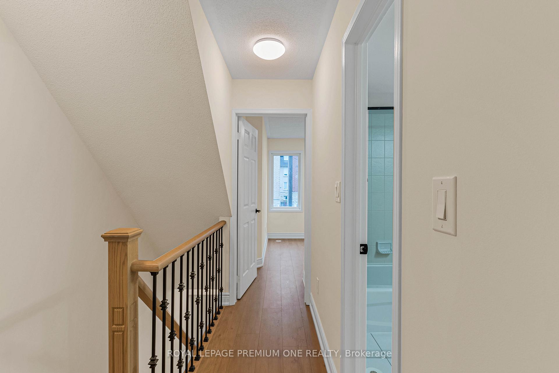 3 Bedrooms Condo at 65 Turntable, Toronto For sale