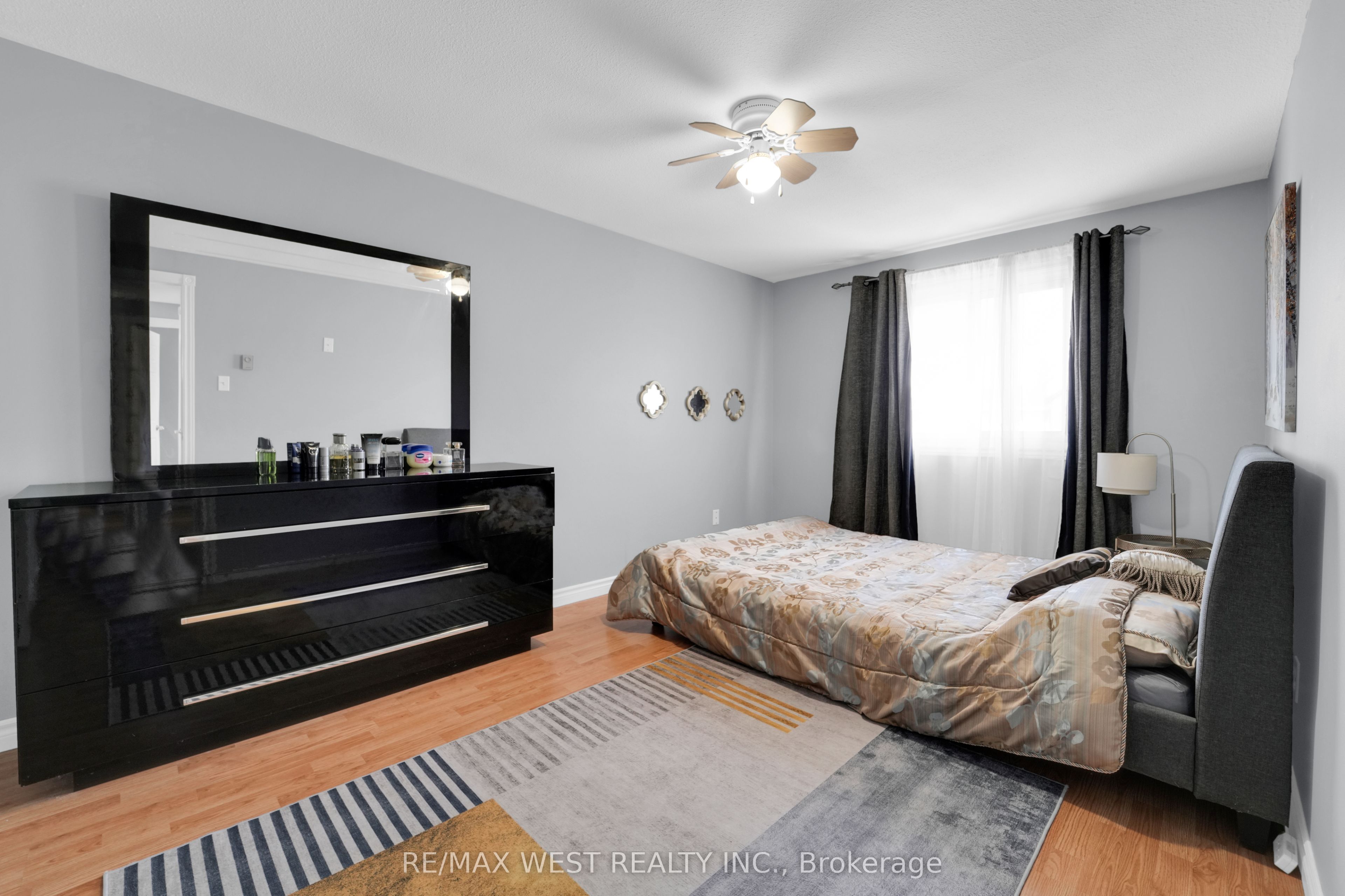 18 Jasmine Square