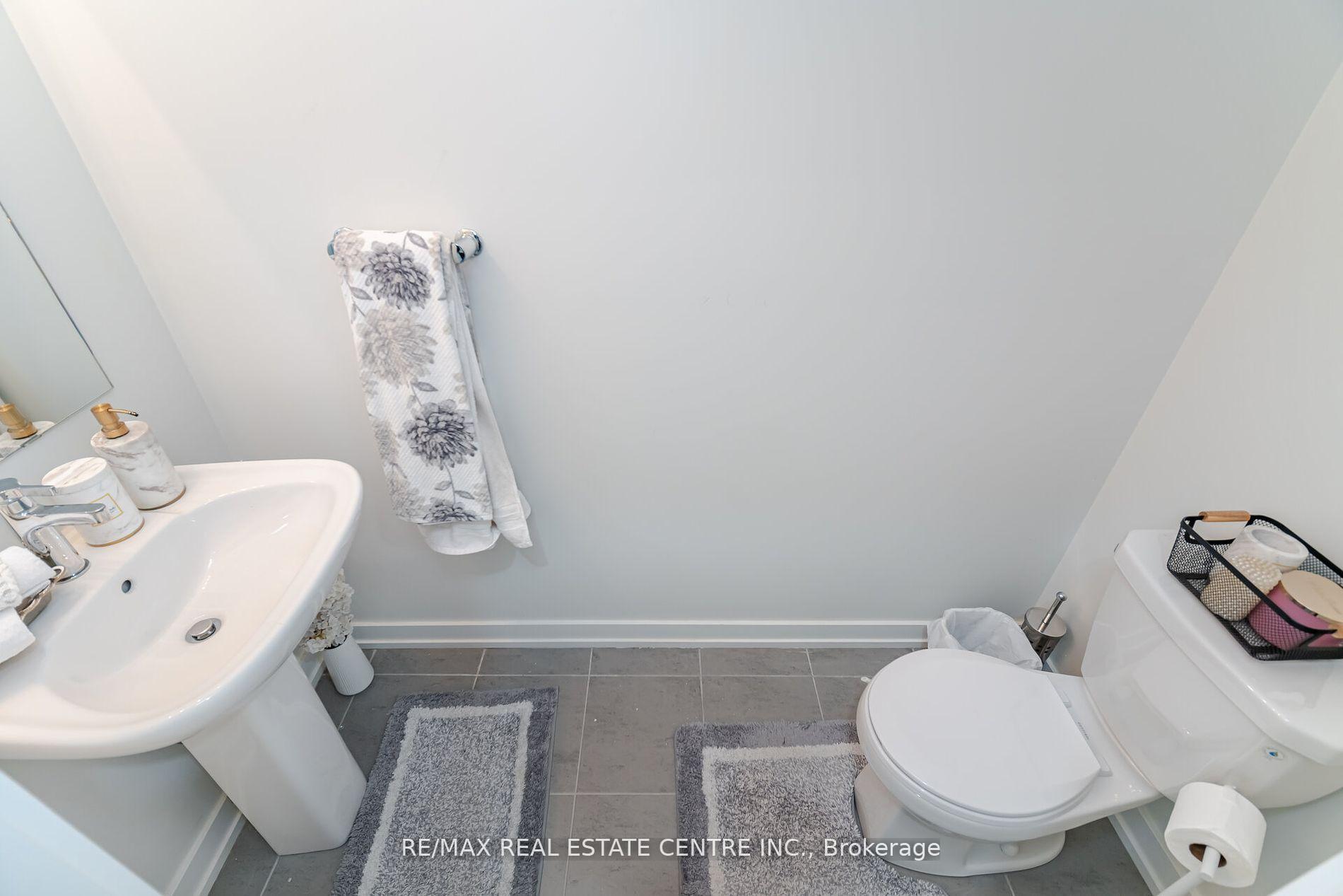 2 Bedrooms Condo at 3562 Colonial,  Mississauga For sale