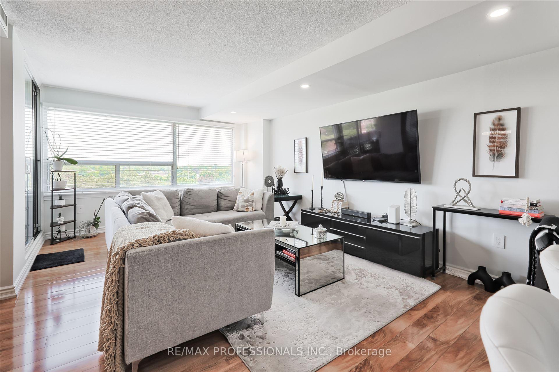 3 Bedrooms Condo at 475 The West Mall, Toronto For sale
