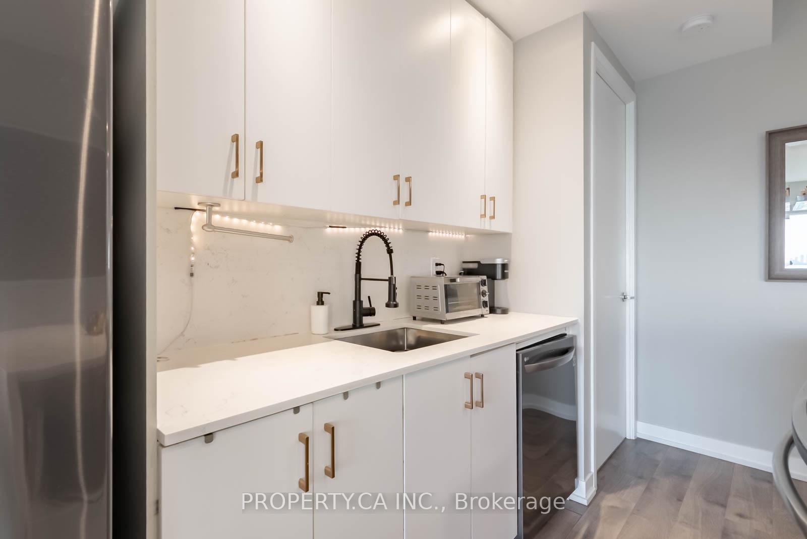 2 Bedrooms Condo at 165 Legion, Toronto For sale