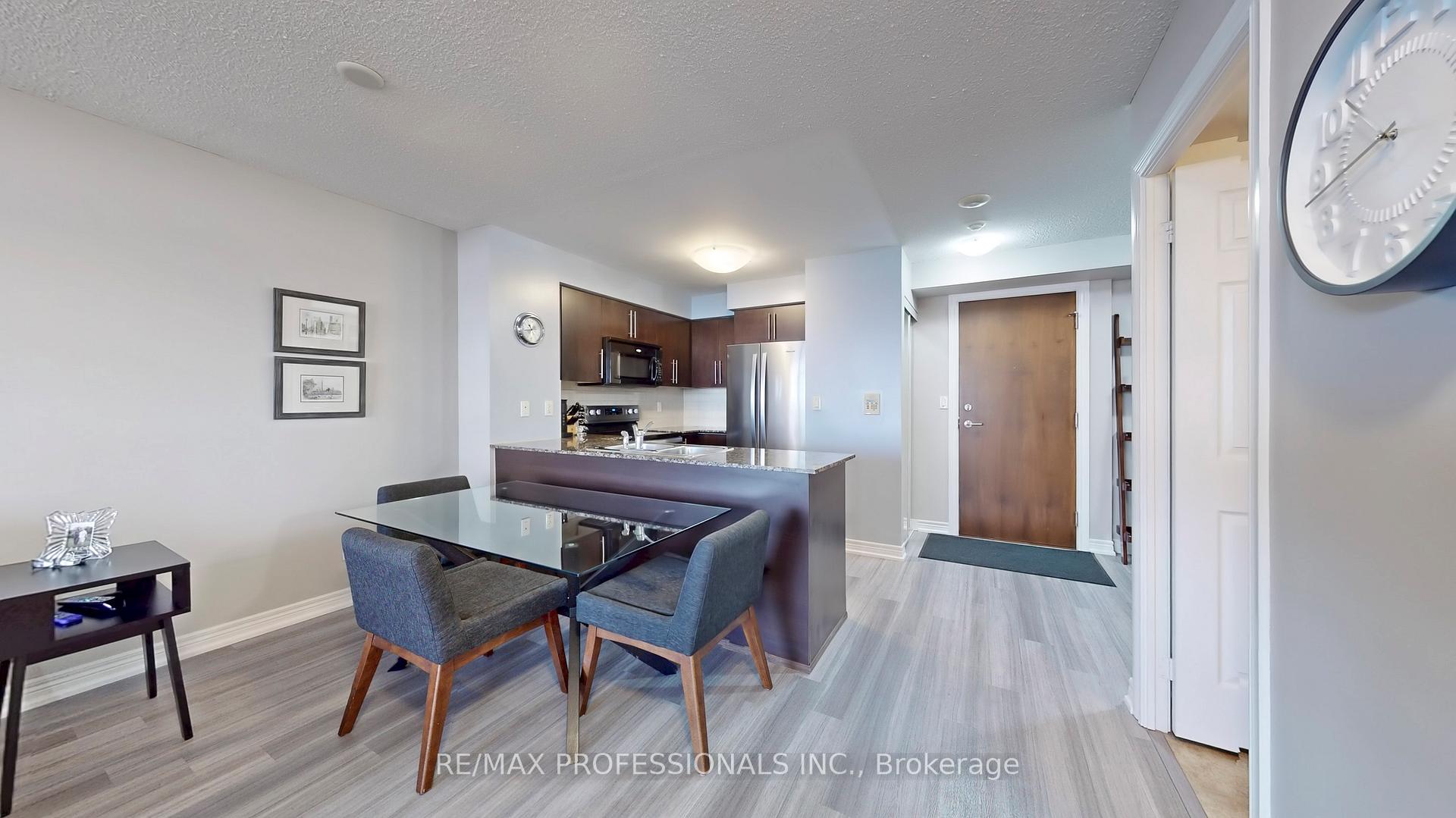 2 Bedrooms Co-op at 310 Burnhamthorpe, Mississauga For sale