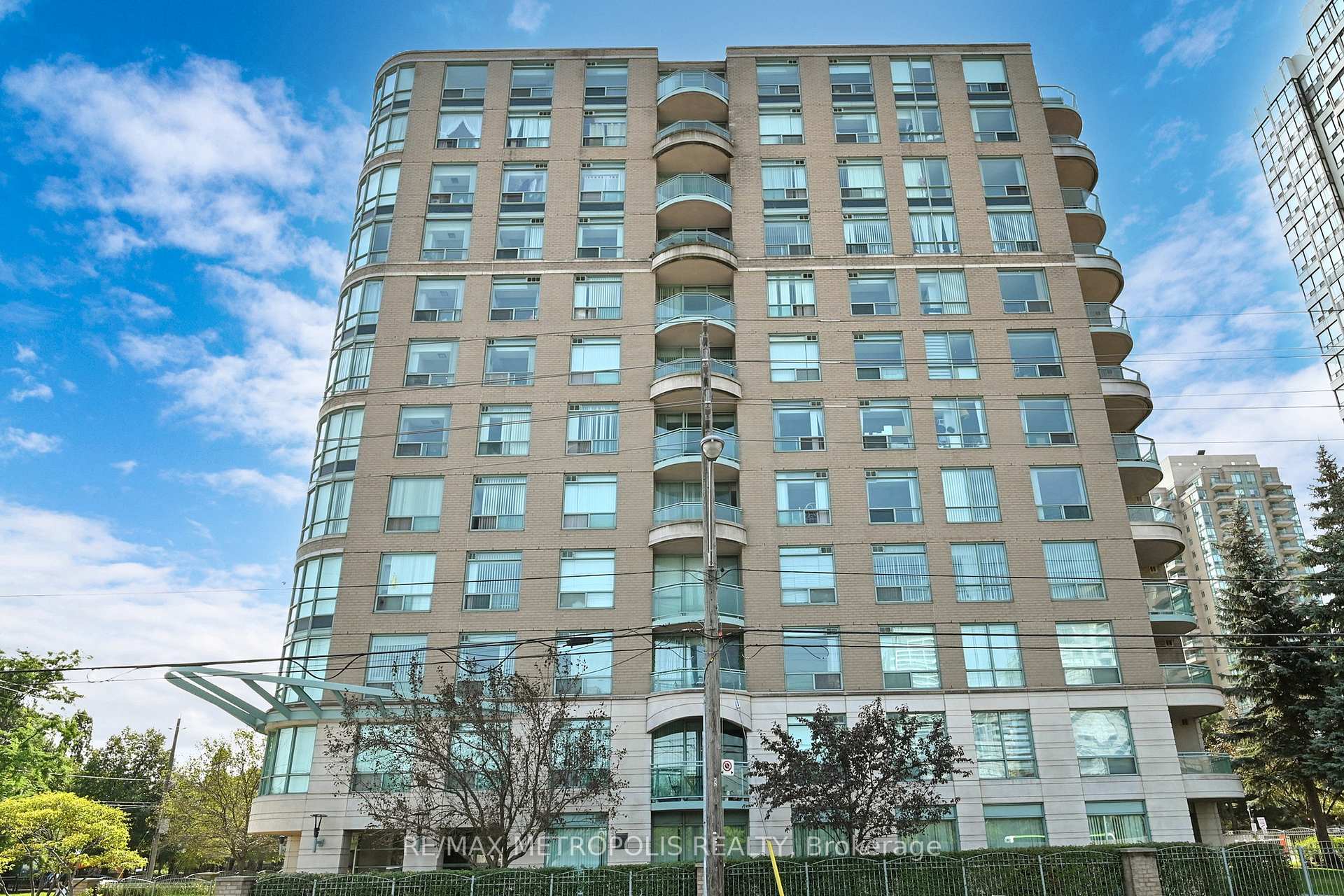 1 Bedroom Condo at 28 Pemberton,  Toronto For sale