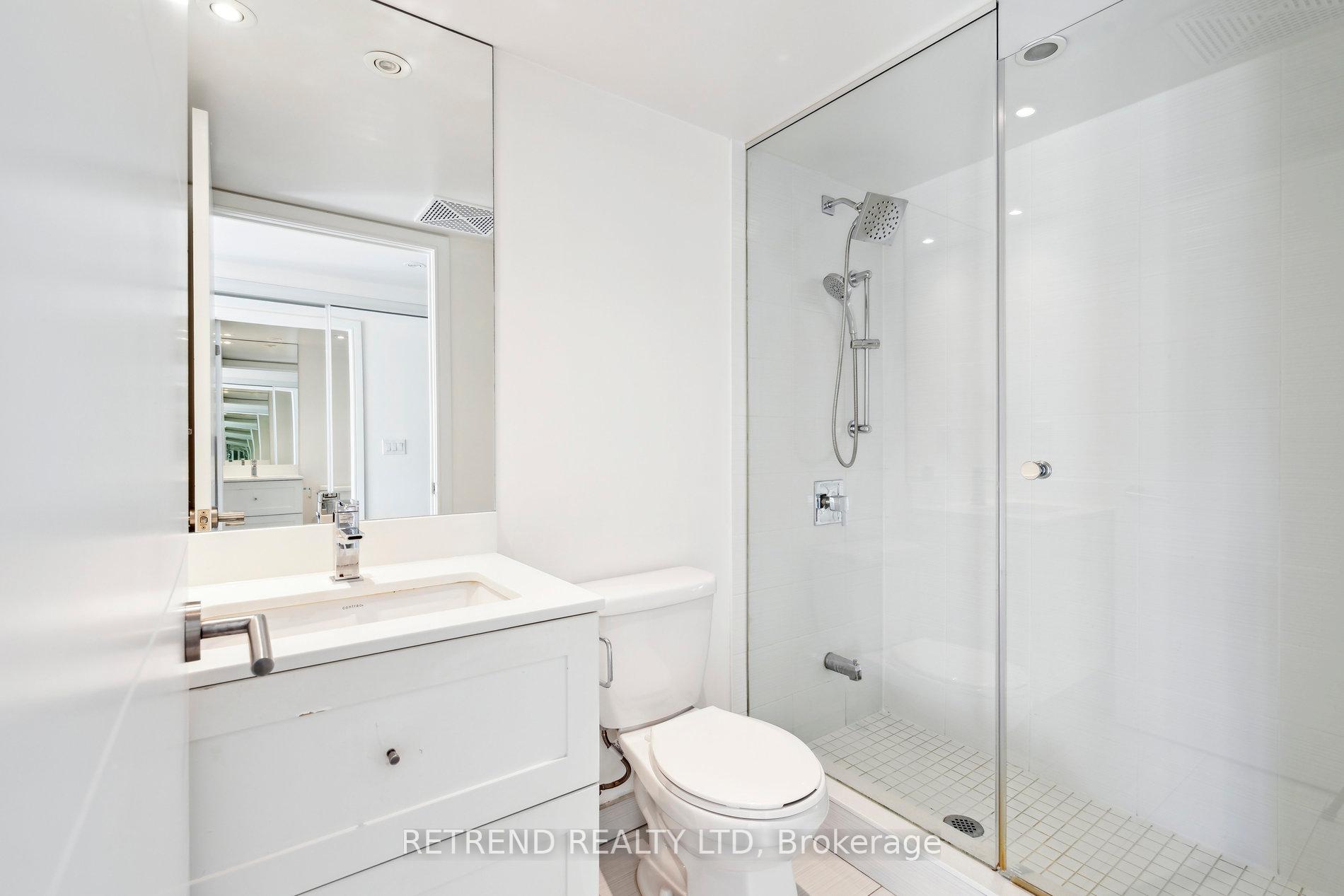 3 Bedrooms Condo at 525 Adelaide, Toronto For sale