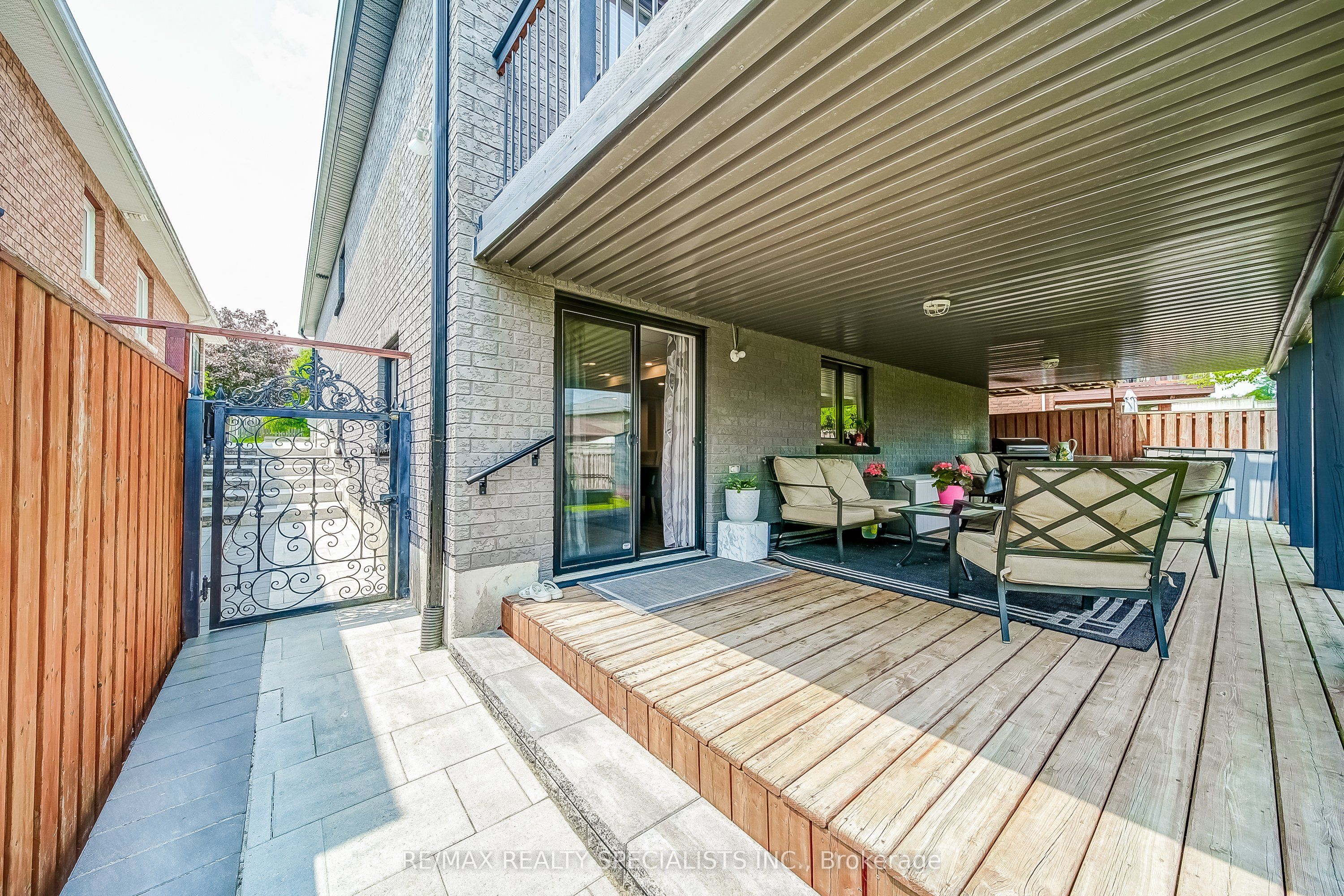 8 Wyman Crescent